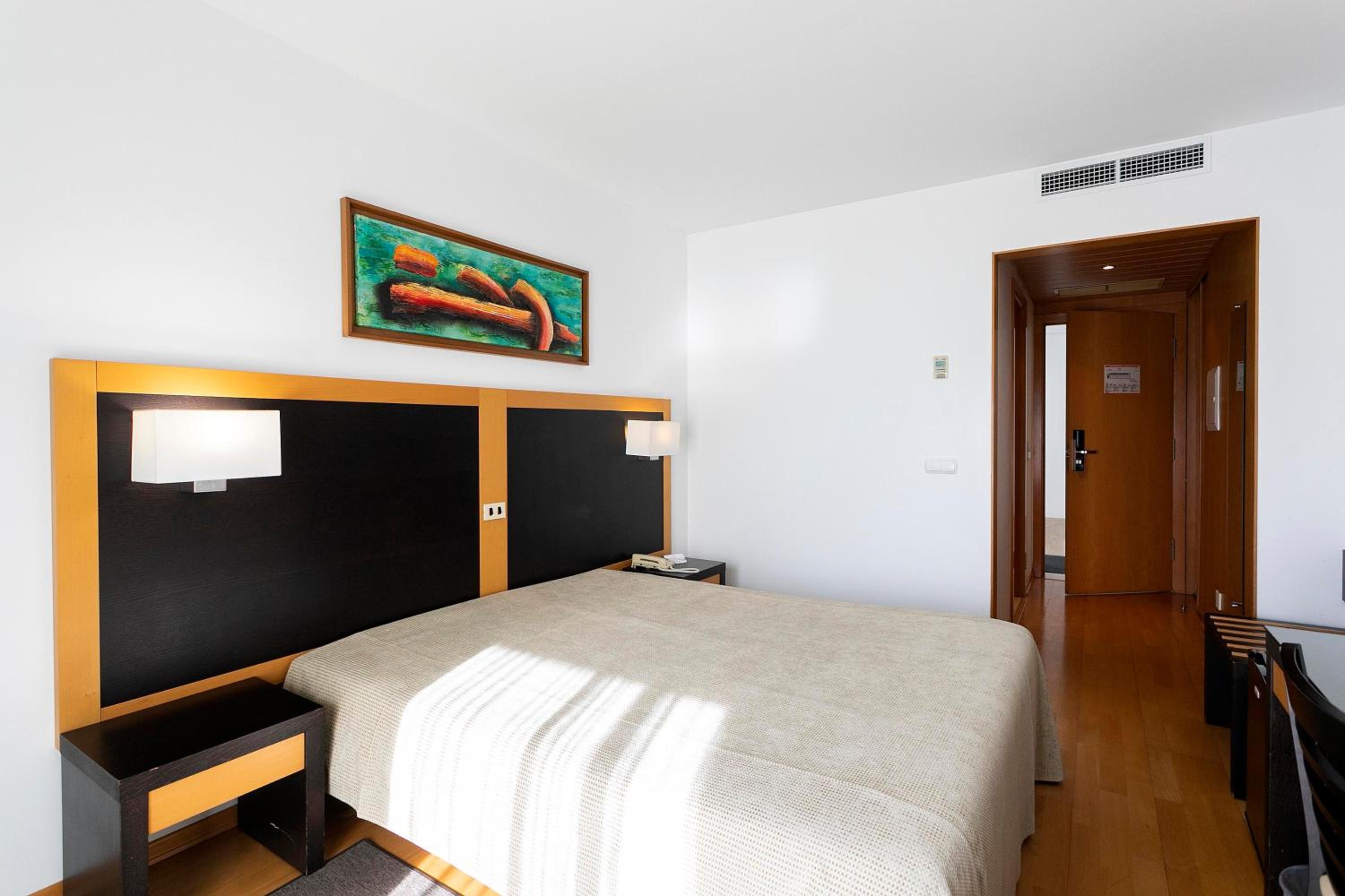 Double or Twin Room - Photo 6