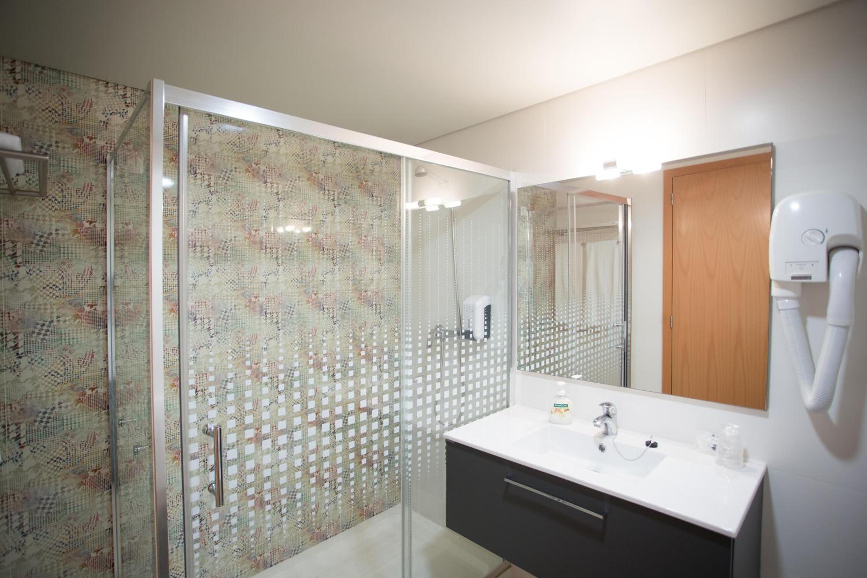 Double or Twin Room - Photo 12