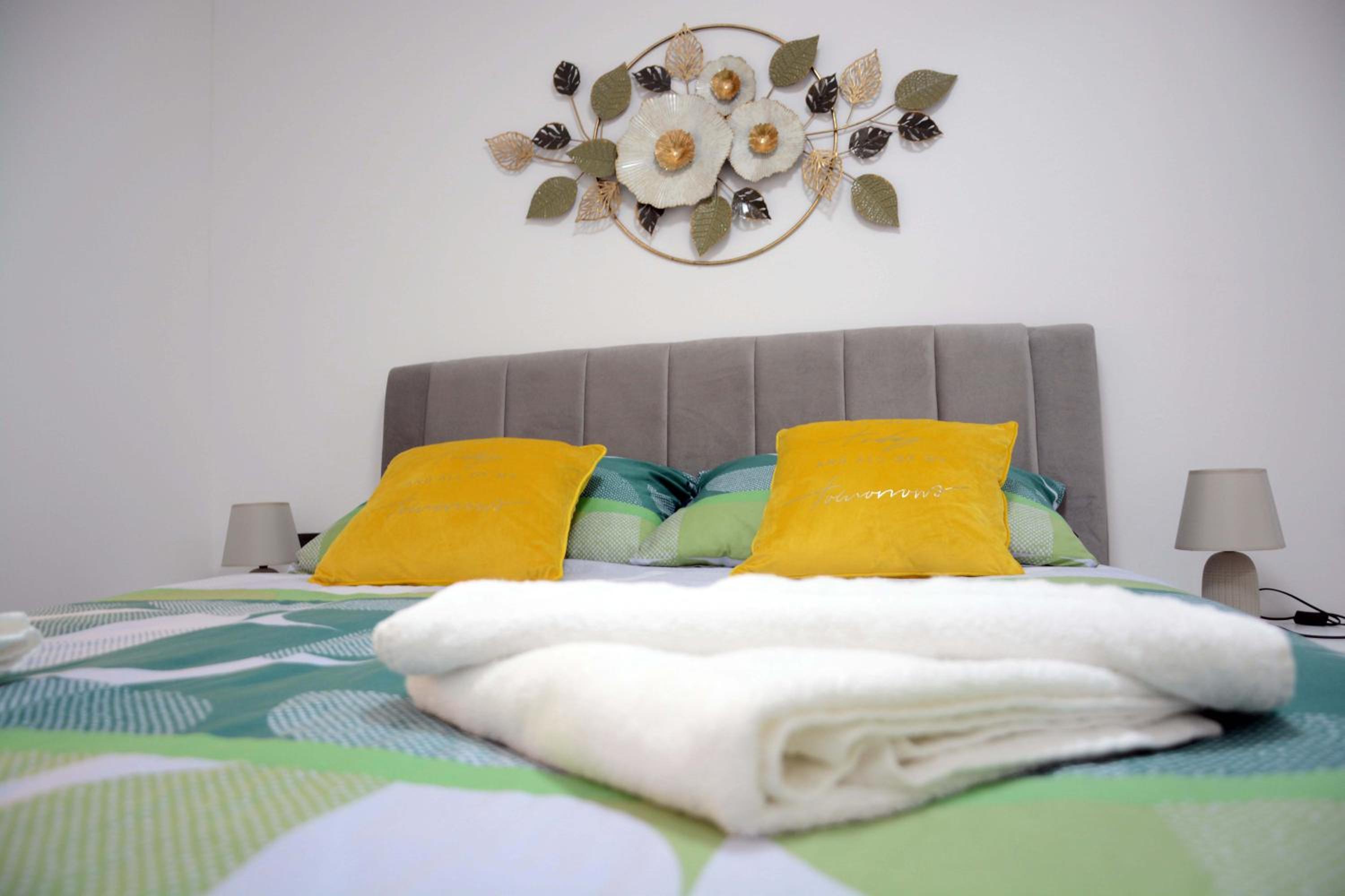 Two-Bedroom Apartment - Photo 23