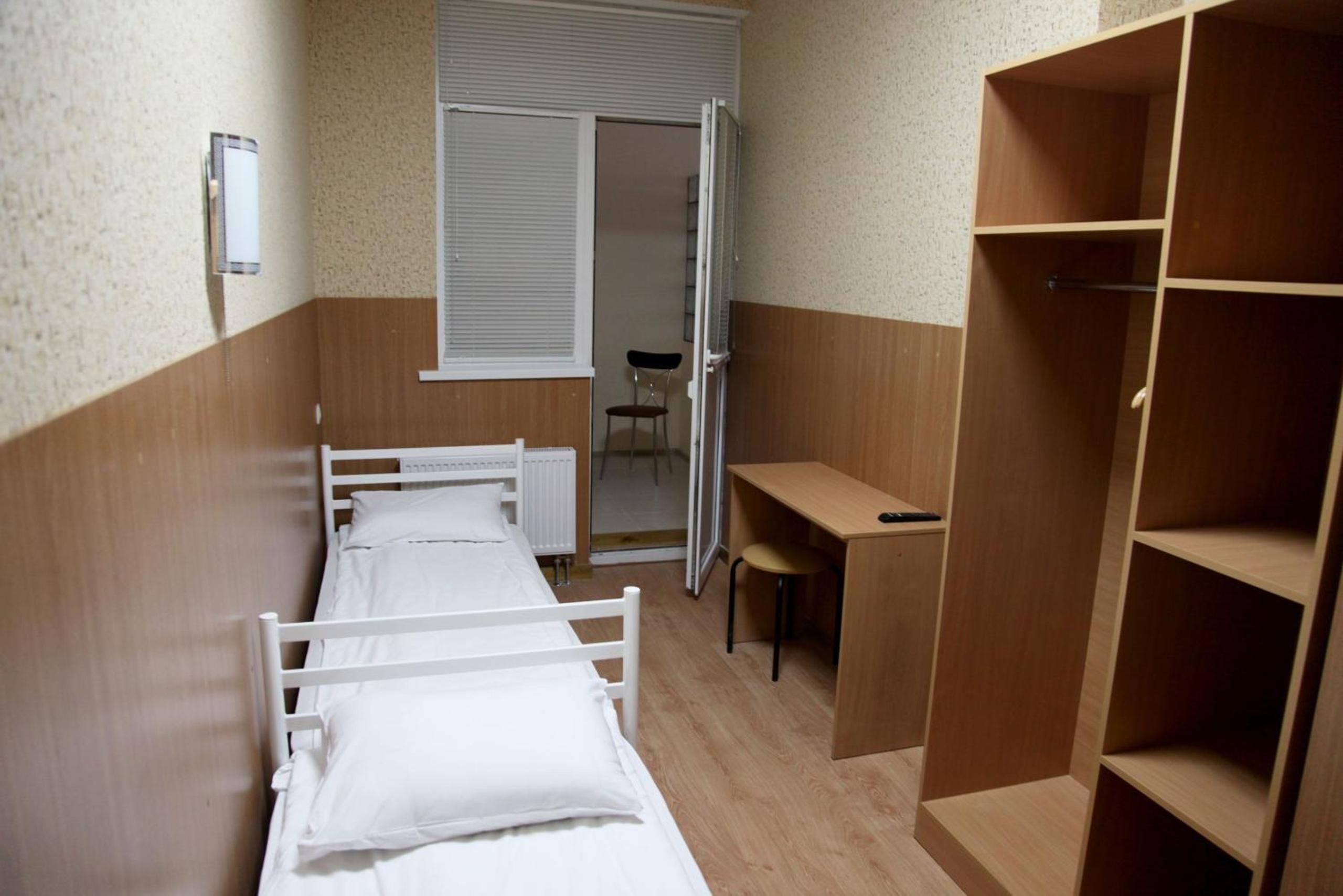 Family Room with Bathroom (4 Adults) without Window