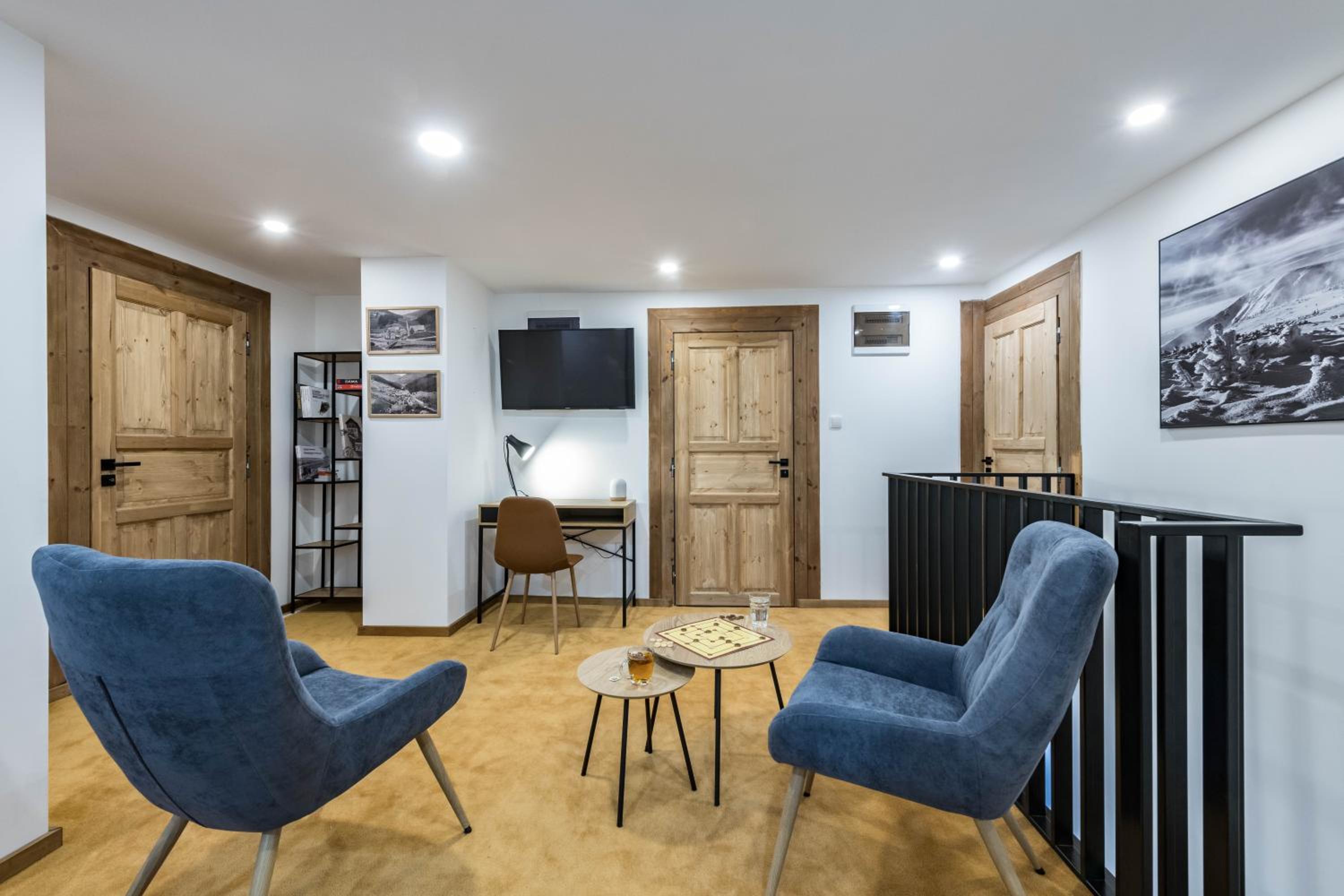 Three-Bedroom Chalet photo 1