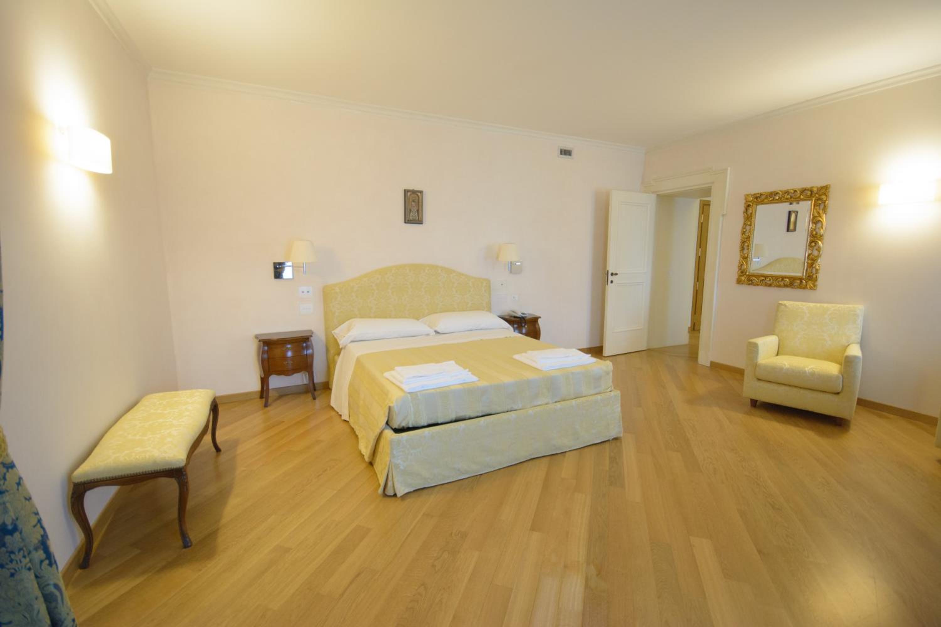 Suite photo 1