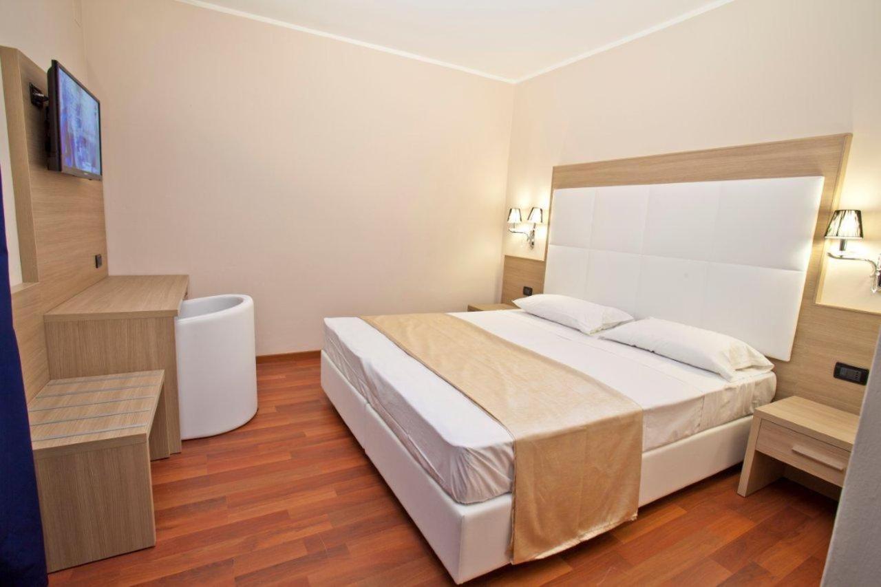 Double Room - Photo 5