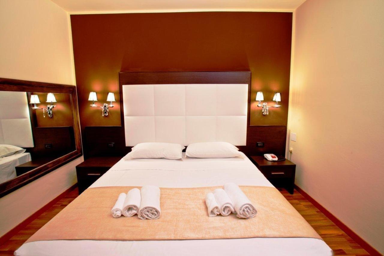 Double Room - Photo 6