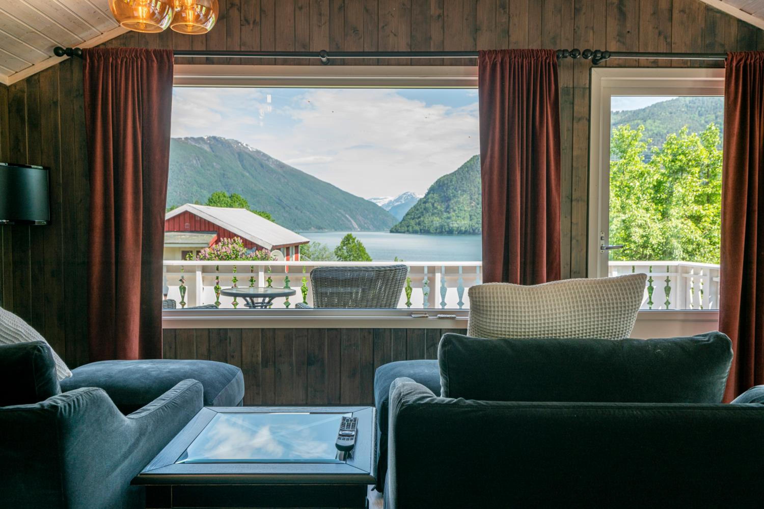 Cabin with FjordView photo 3