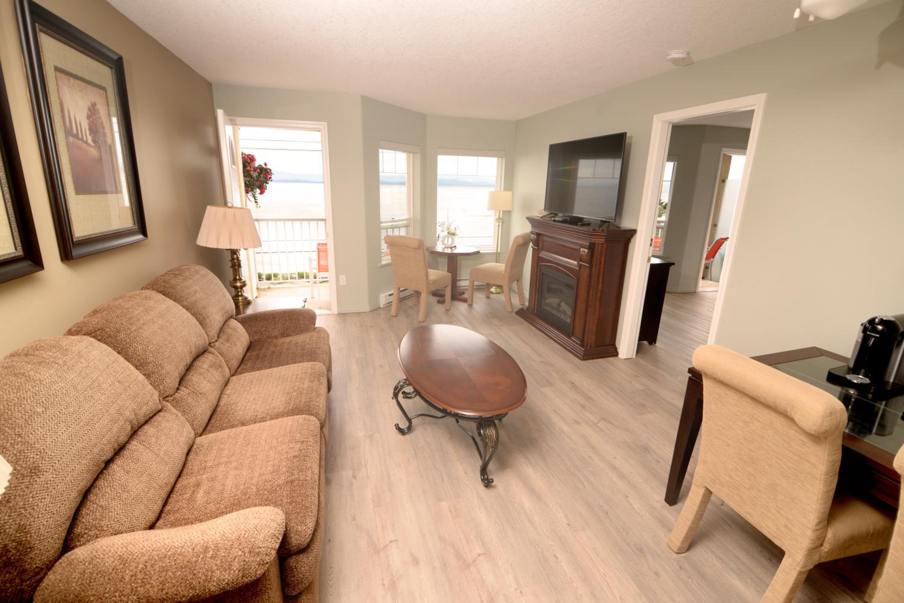 Deluxe Queen Suite - One Queen Bed with Two Private Balconies and OCEAN VIEW photo 1