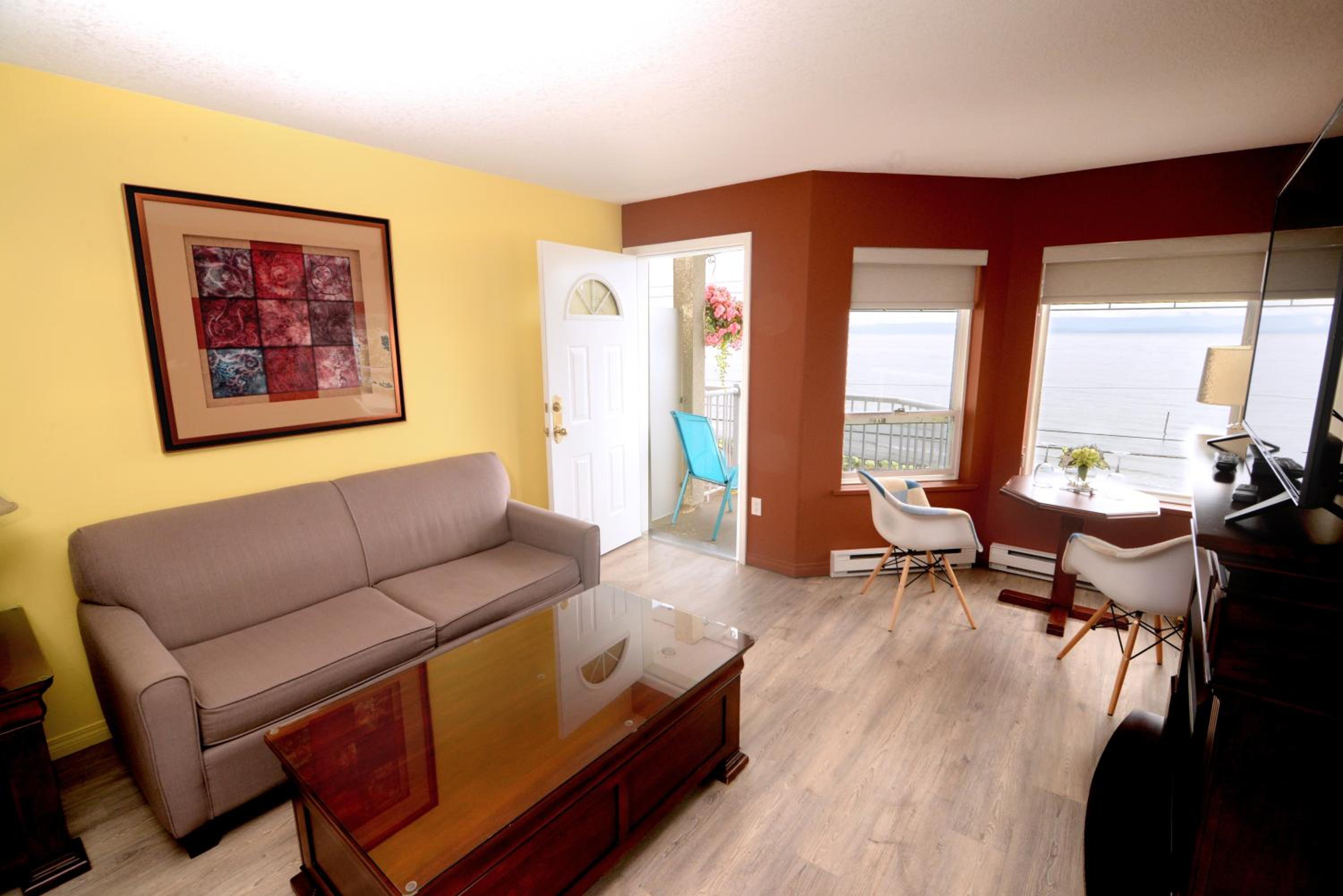 Deluxe King Suite - One King Bed with Two Private Balconies and OCEAN VIEW photo 2