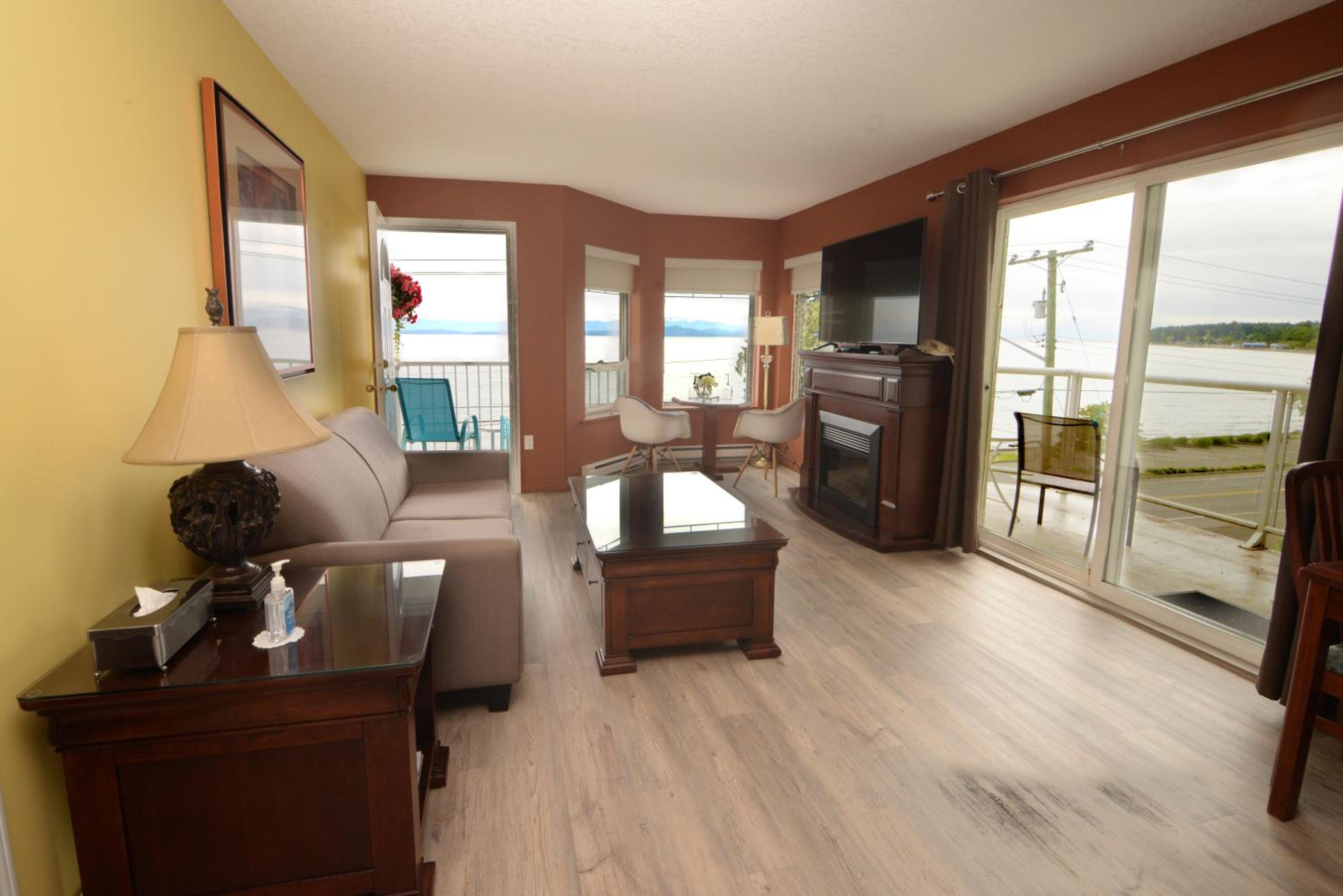 Deluxe King Suite - One King Bed with Two Private Balconies and OCEAN VIEW photo 1