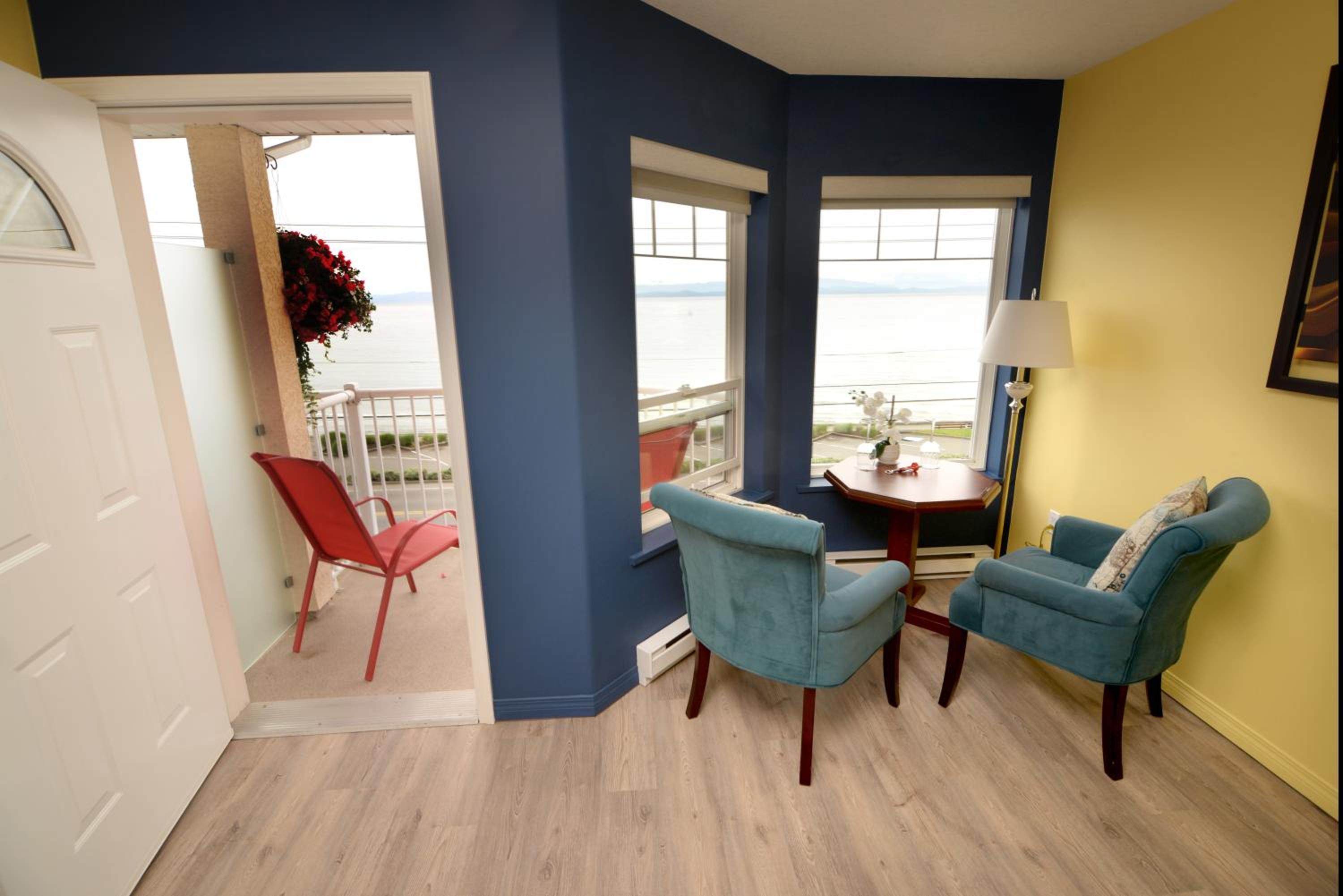 One Queen with Kitchenette OCEAN VIEW and PRIVATE BALCONY photo 2
