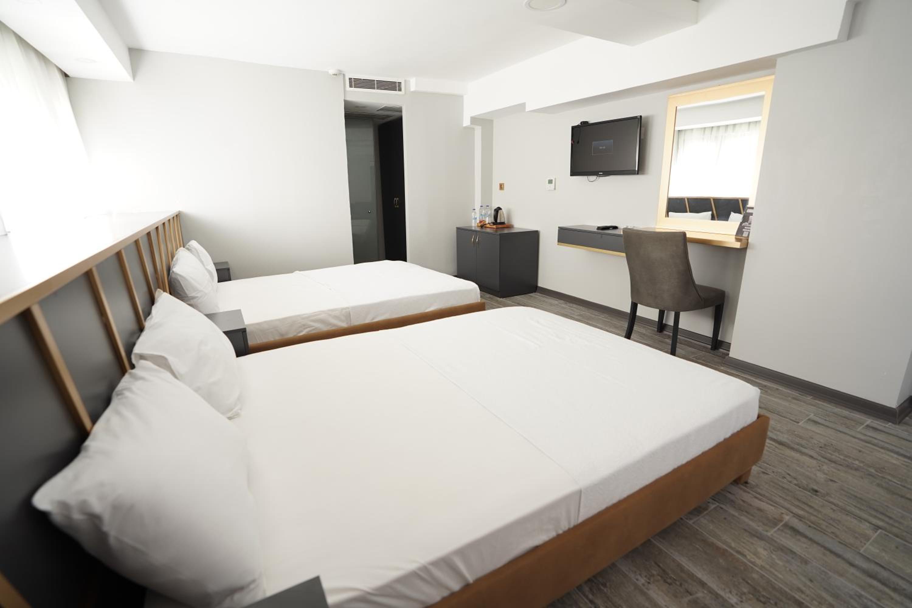 Deluxe Family Suite photo 3