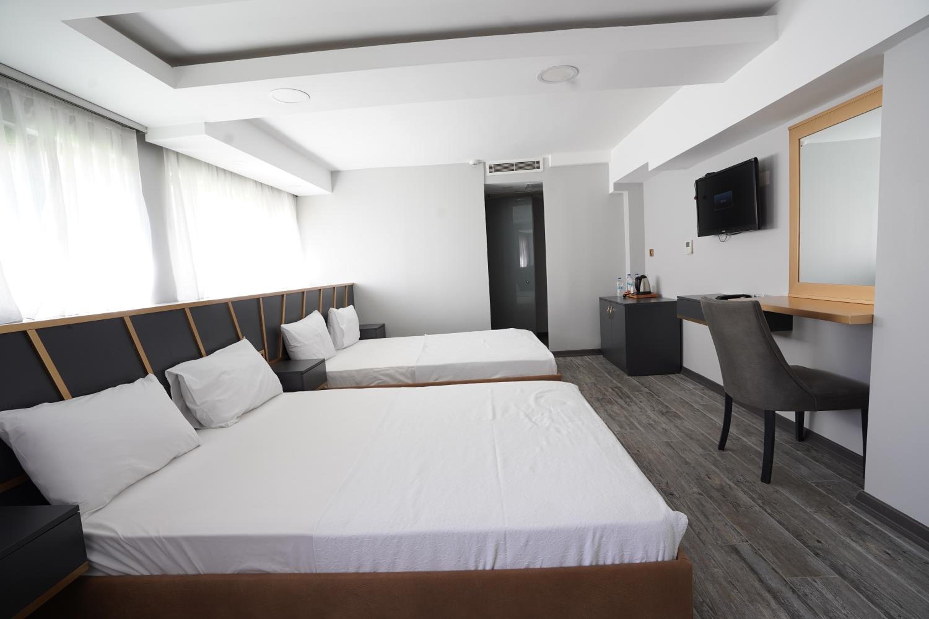 Deluxe Family Suite photo 1