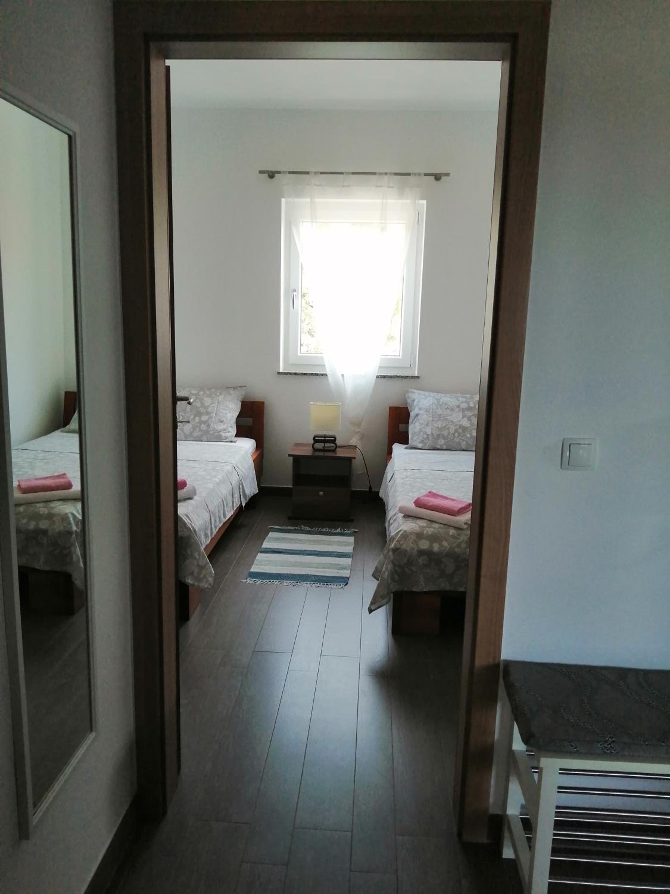 Apartment with Terrace - Photo 20