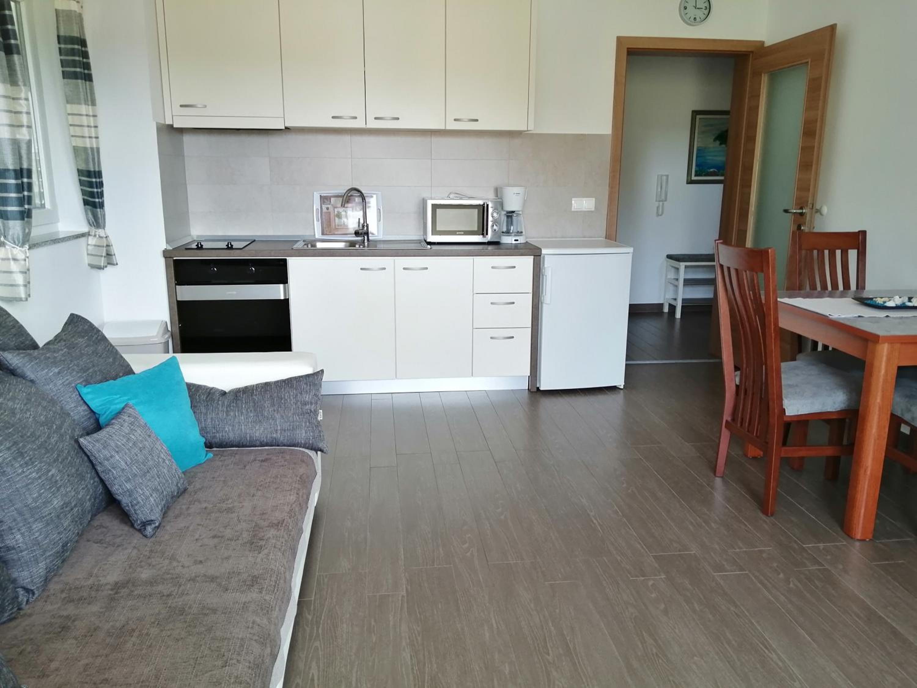 Apartment with Balcony - Photo 21