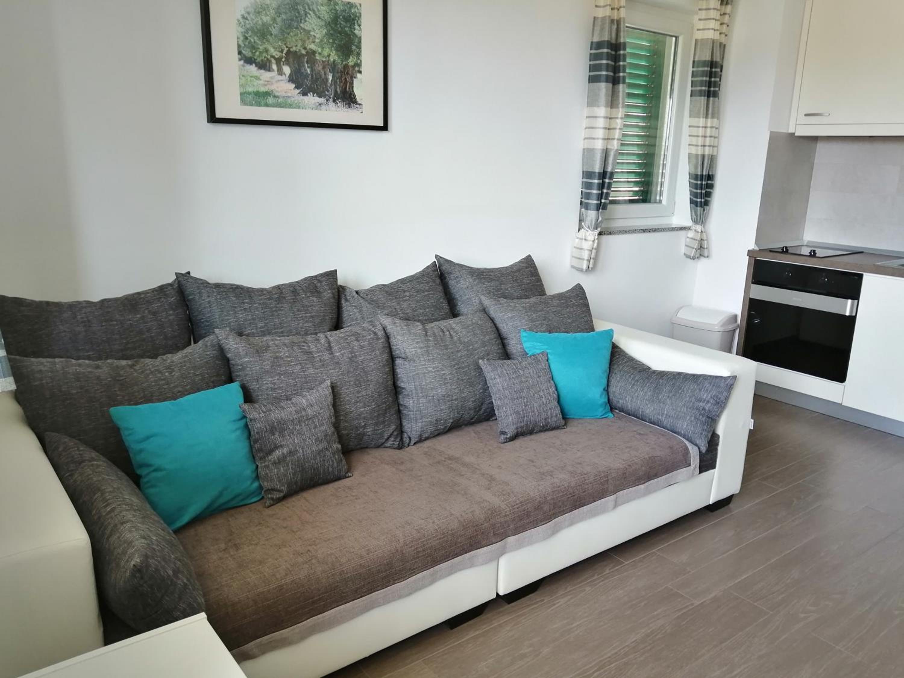 Apartment with Balcony - Photo 6
