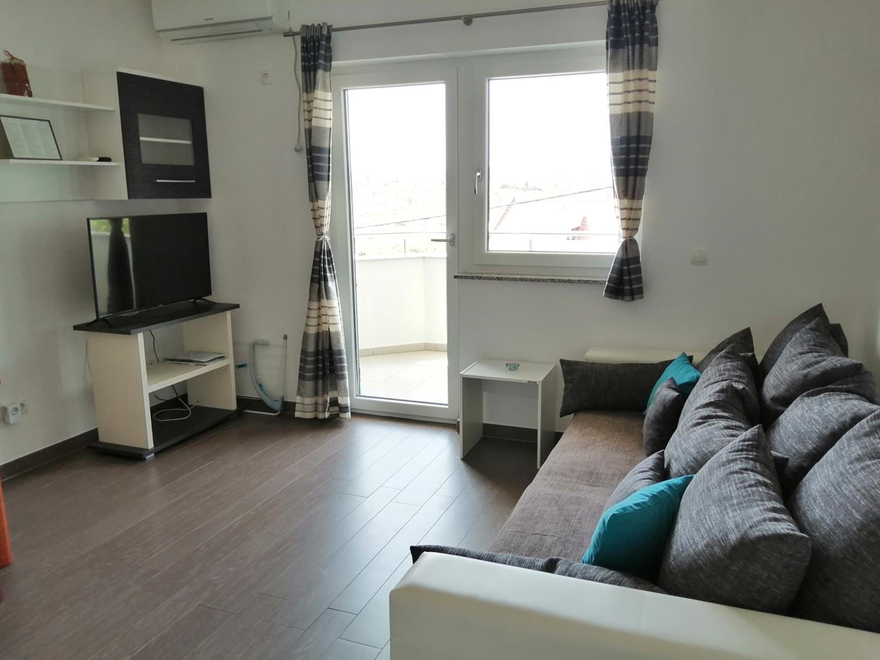 Apartment with Balcony - Photo 19