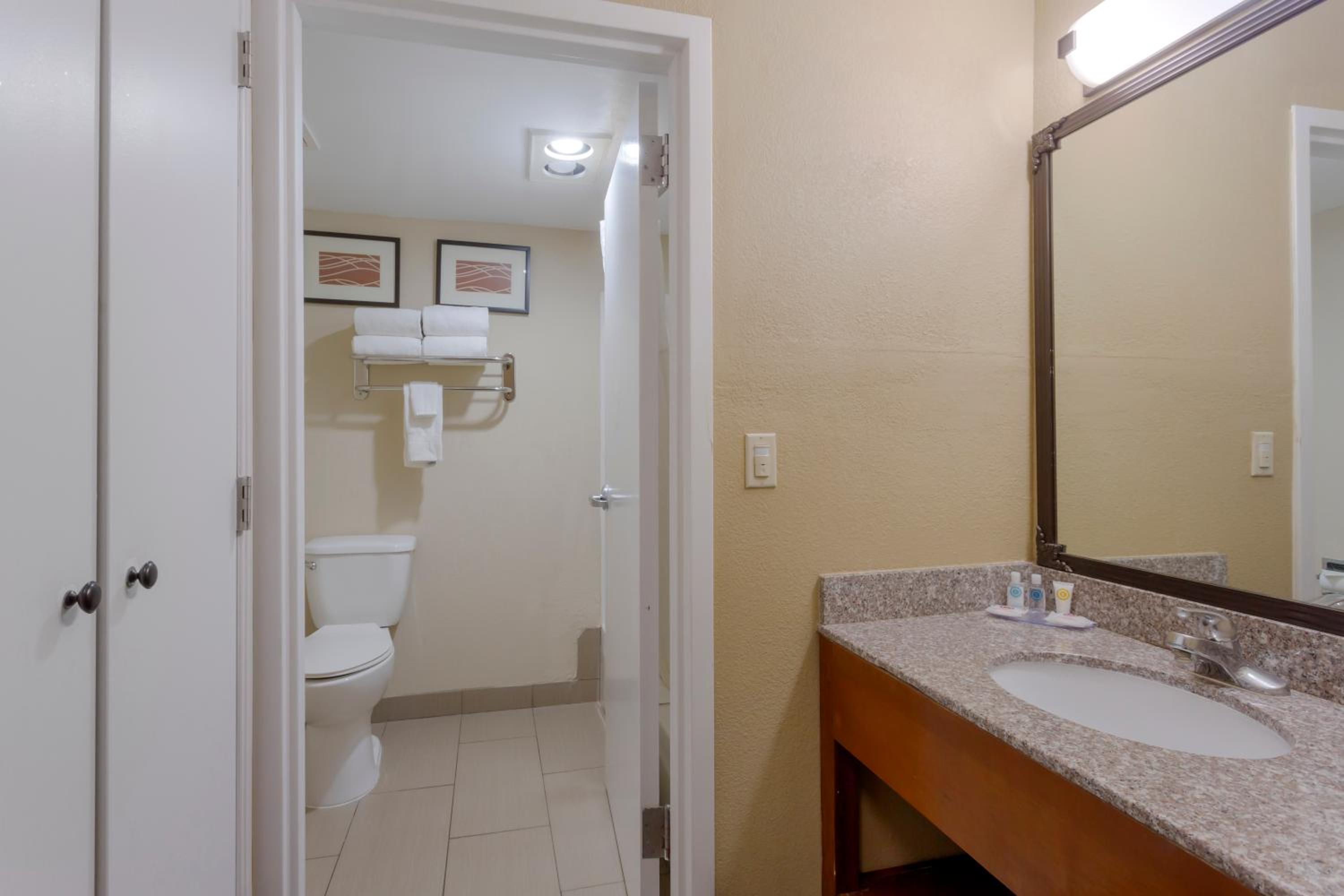 Superior King Suite - Non-Smoking photo 2