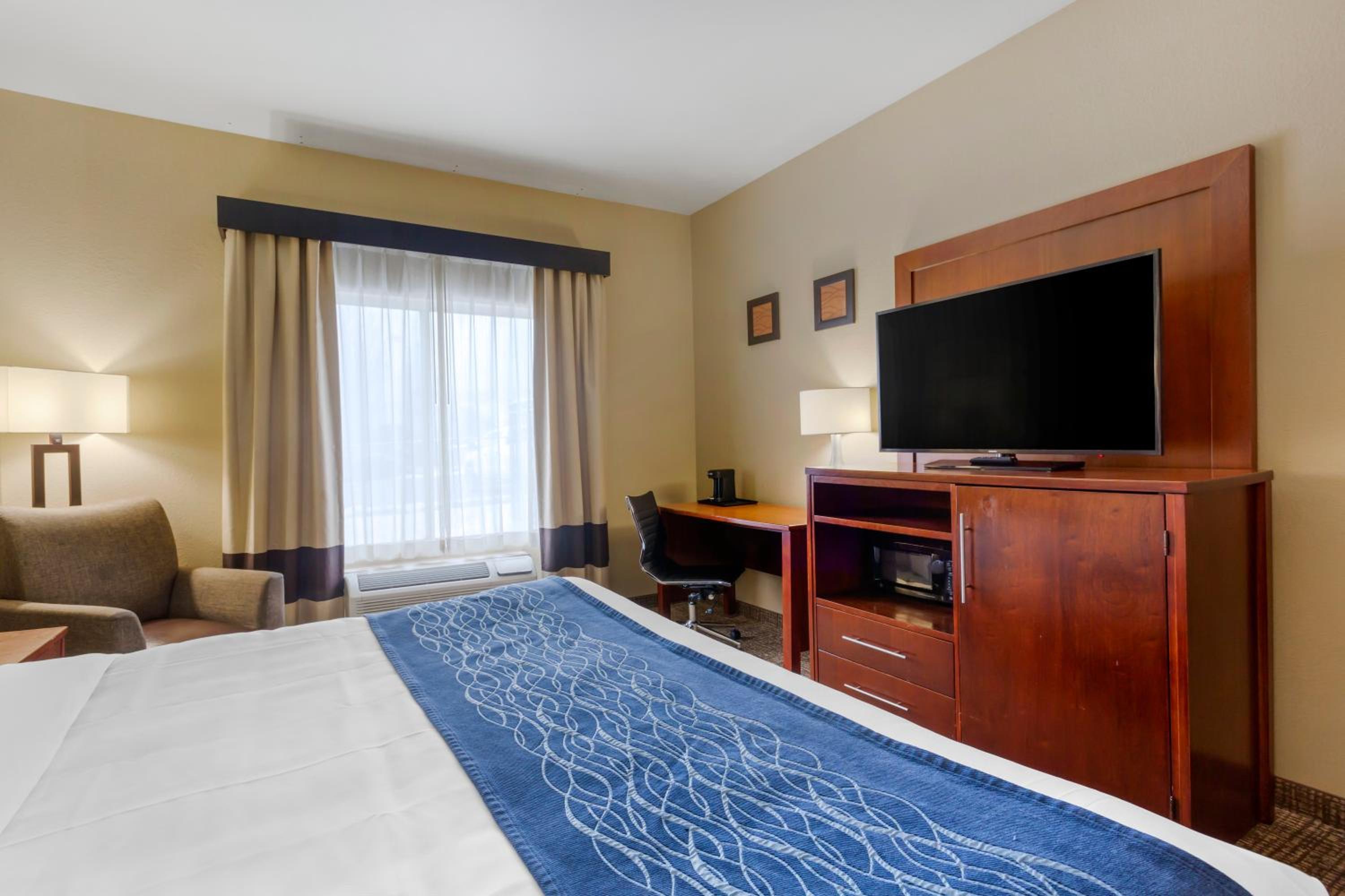 King Room - Non-Smoking photo 2