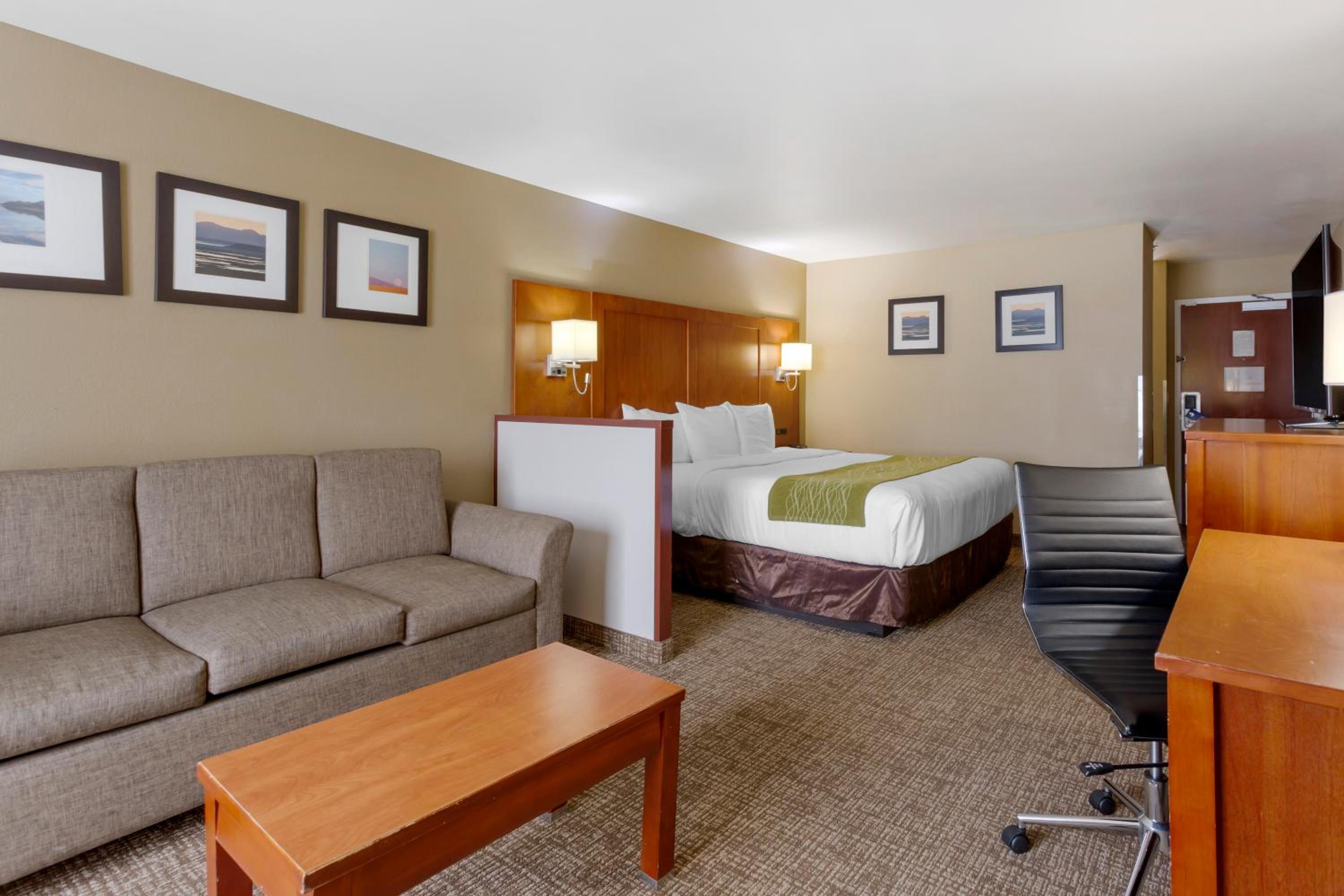 Superior King Suite - Non-Smoking photo 1