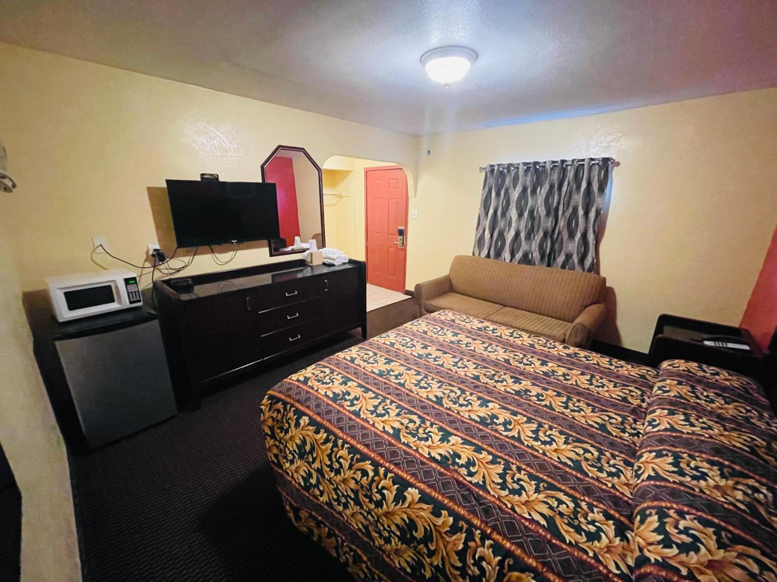 Deluxe King Room - Photo 1