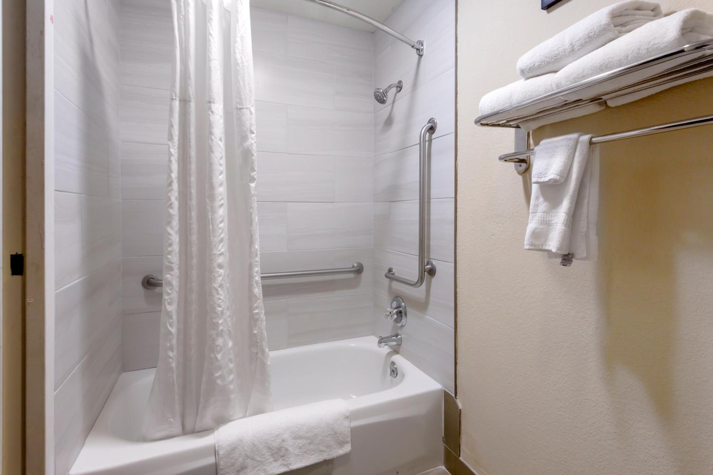 King Room - Accessible/Non-Smoking