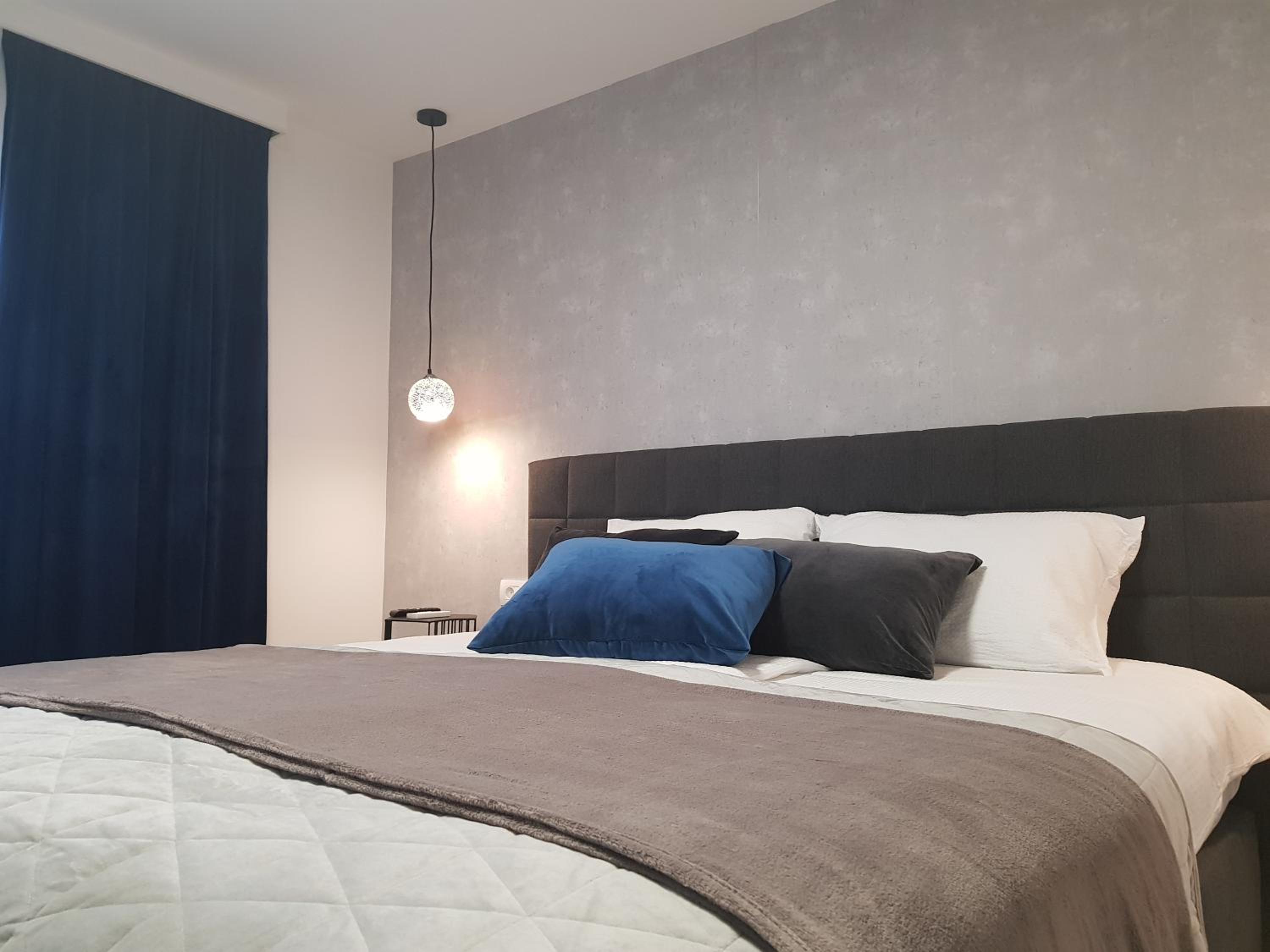 Deluxe Double Room with Balcony - Photo 7