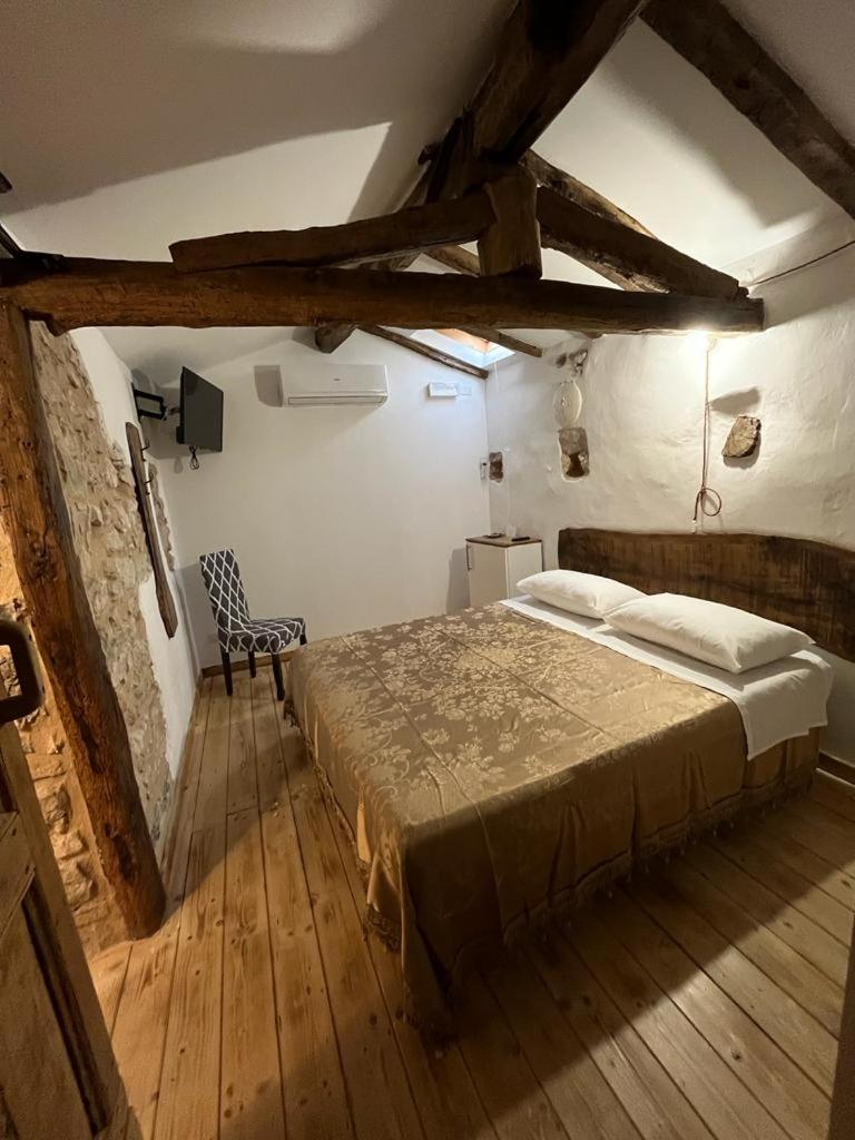 Double Room with Private Bathroom photo 1