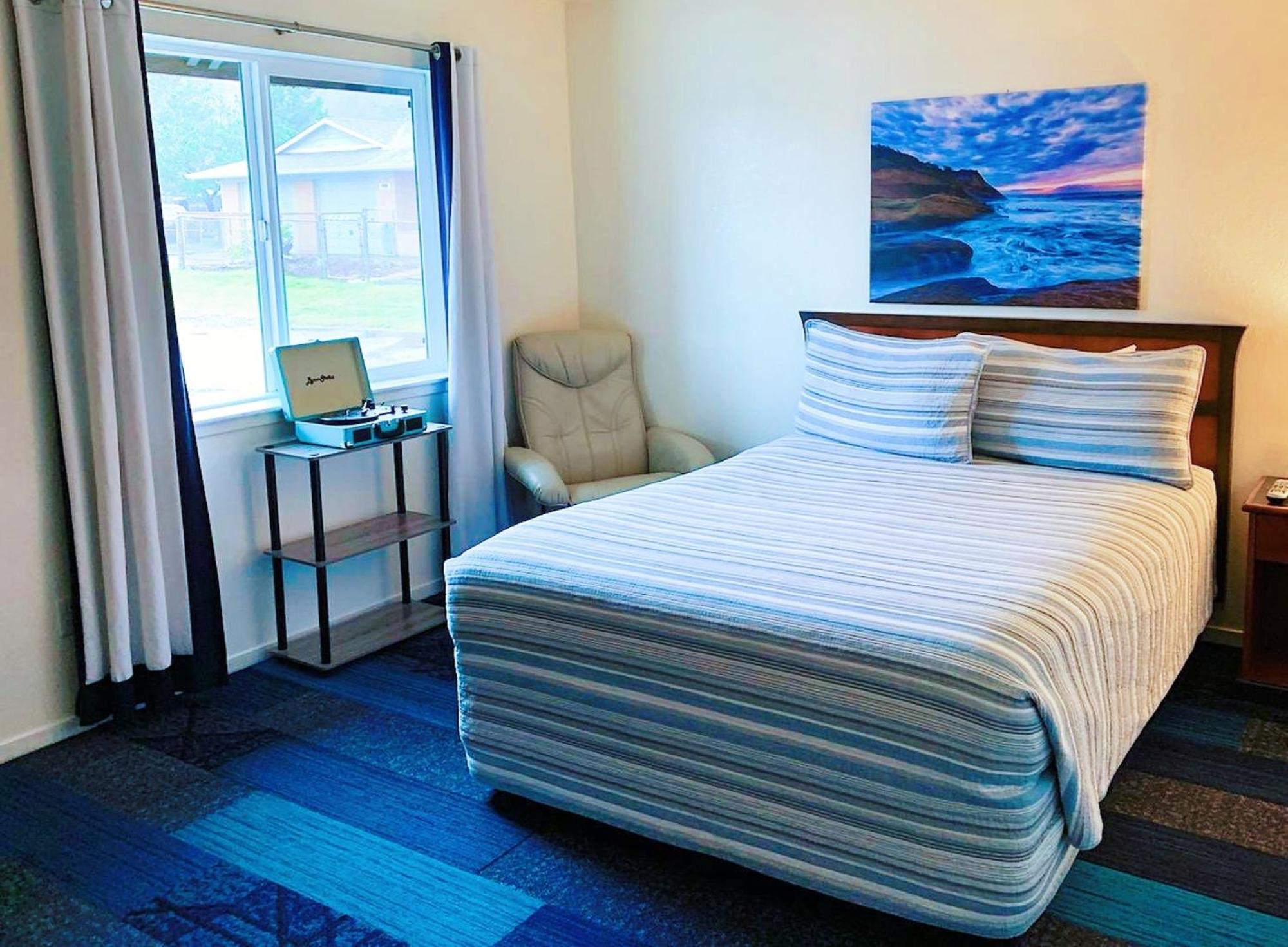 Queen Room with Two Queen Beds photo 2
