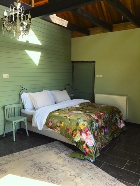One-Bedroom House photo 1