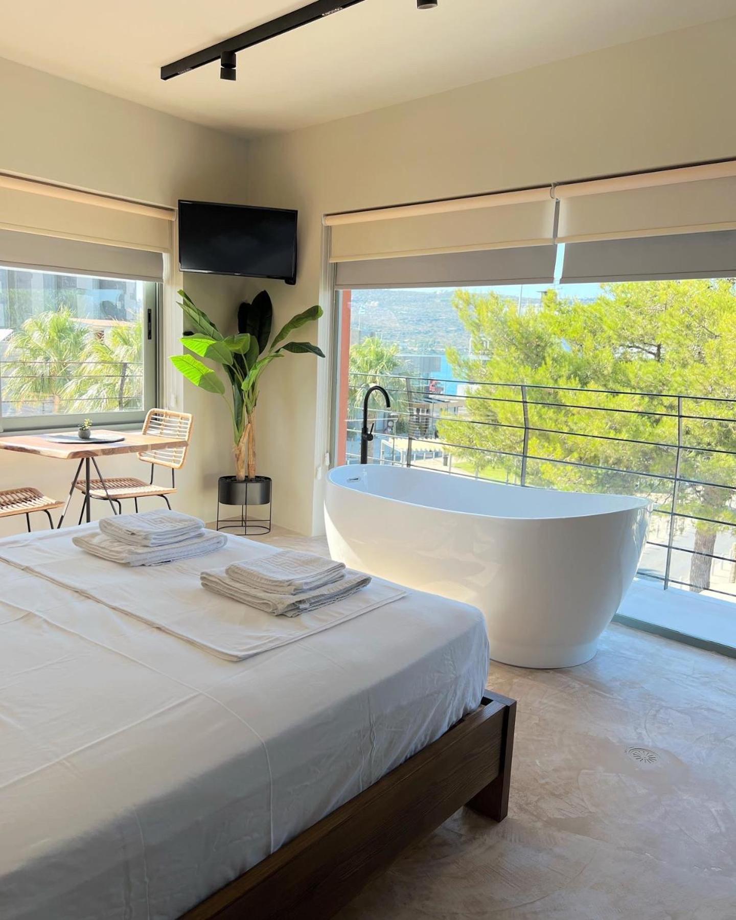 King Suite with Balcony and Bathtub
