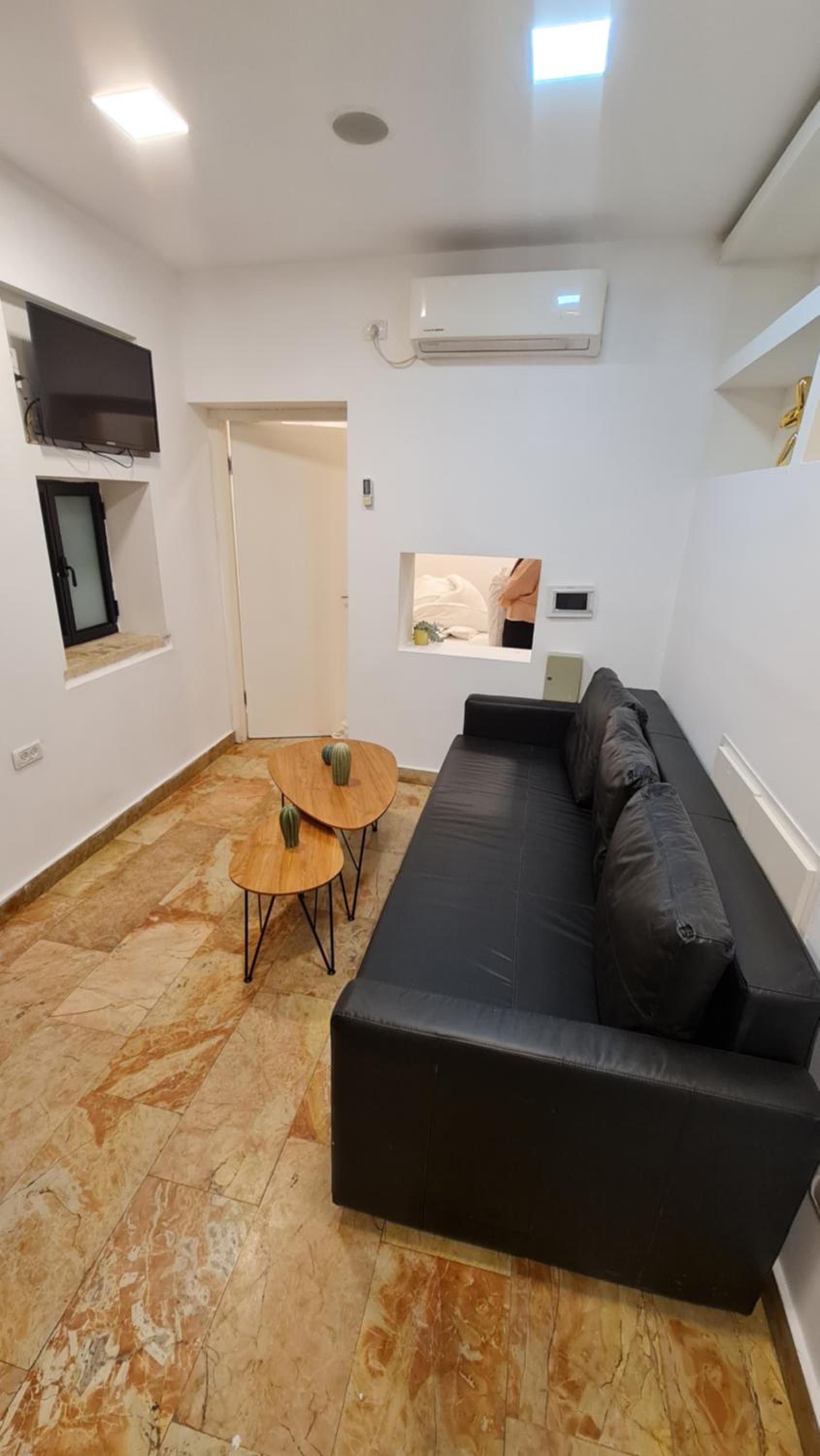 Suite - Photo 1