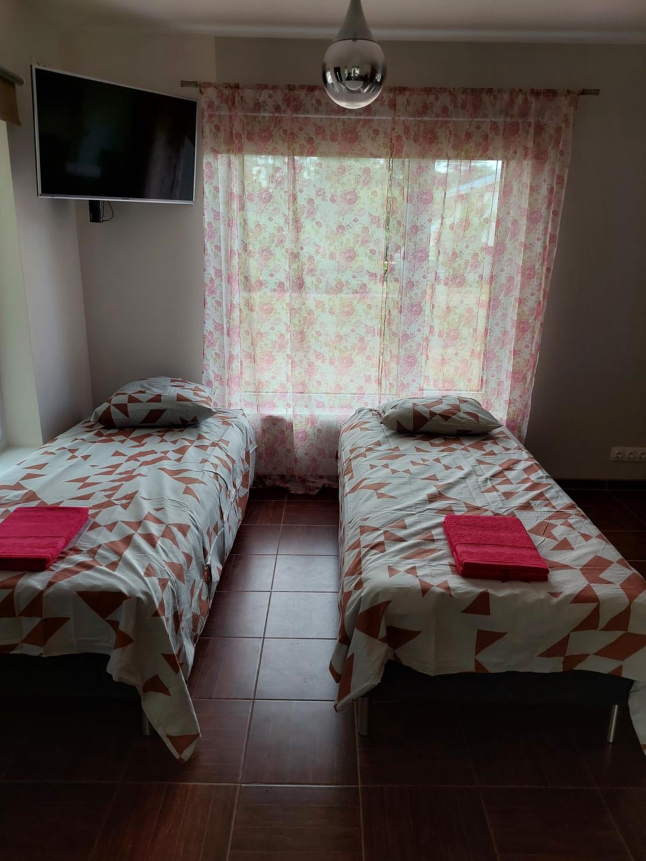 One-Bedroom House - Photo 2