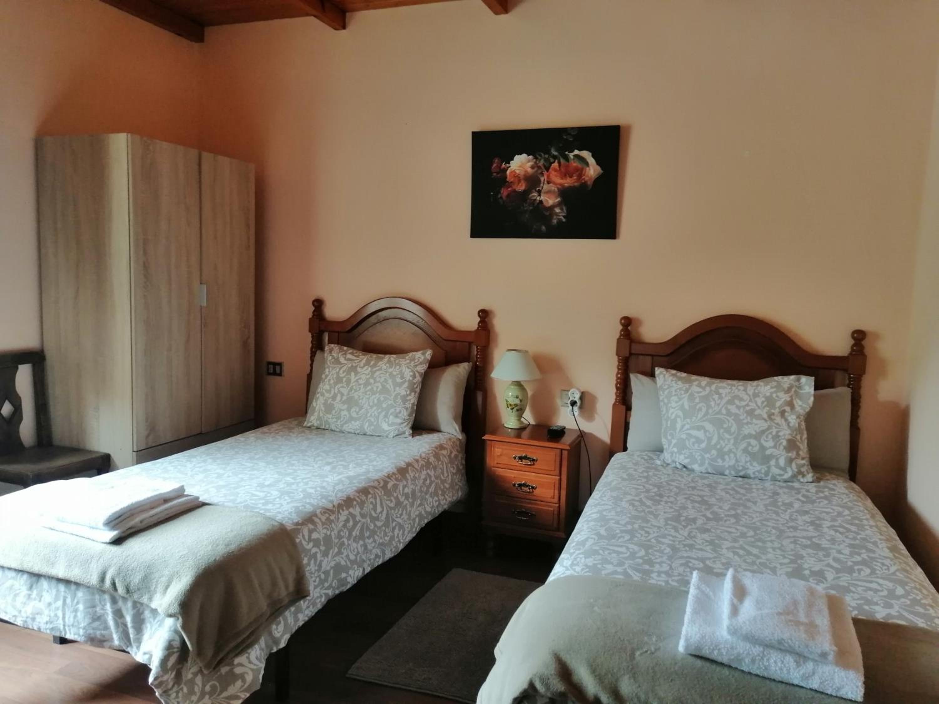 Triple Room with Bathroom - Photo 5