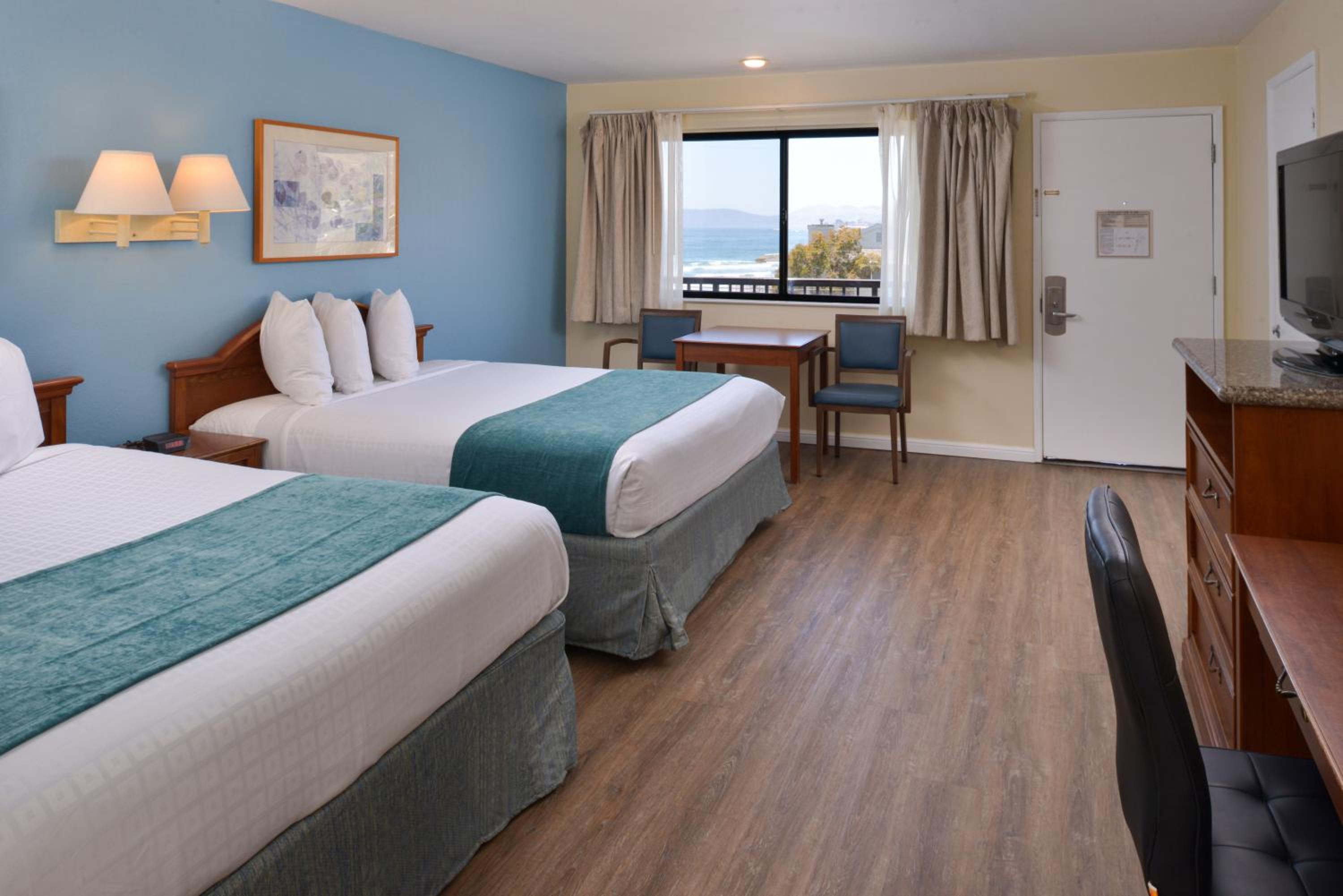 Queen Room with Two Queen Beds and View - Photo 3