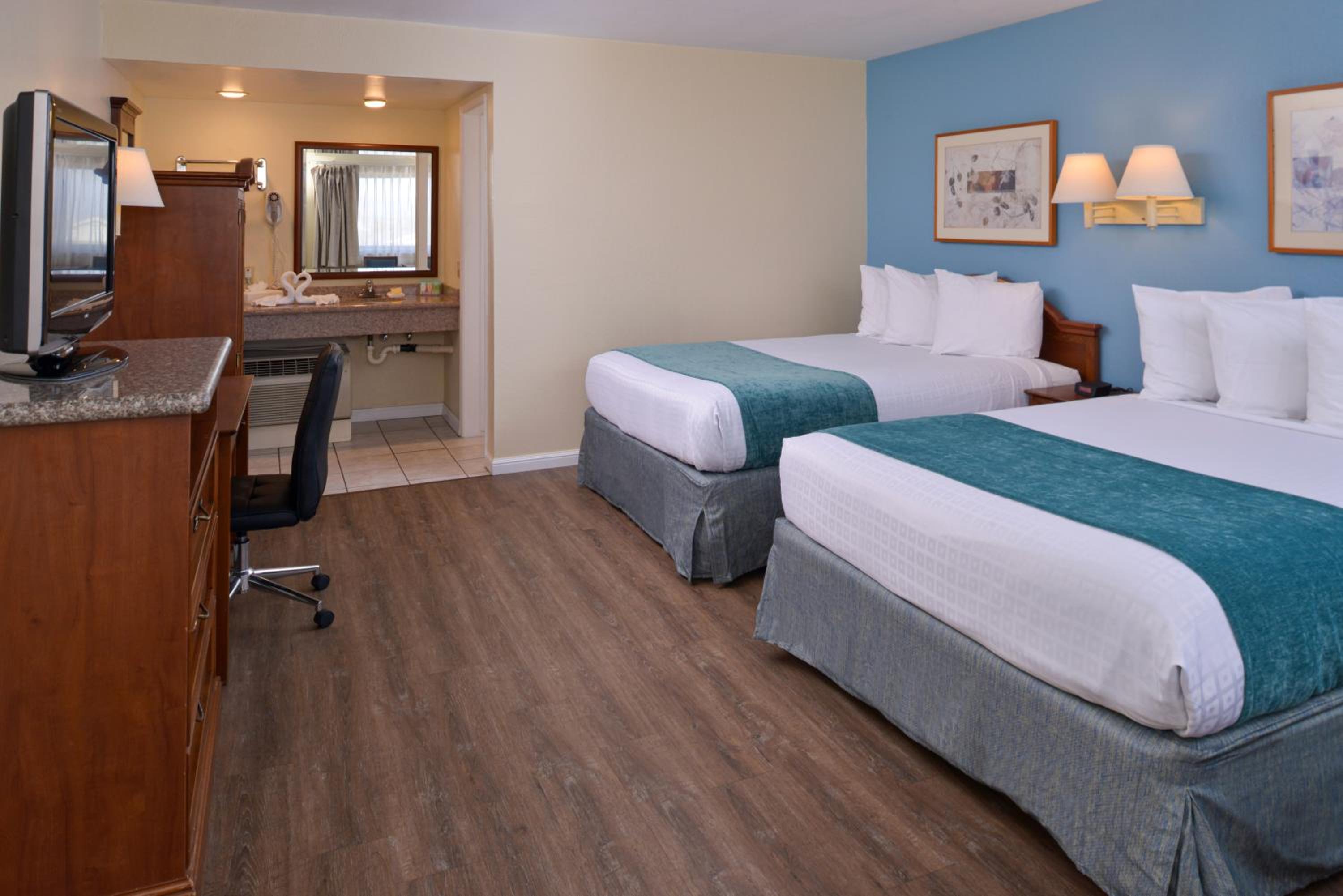 Queen Room with Two Queen Beds and View - Photo 1