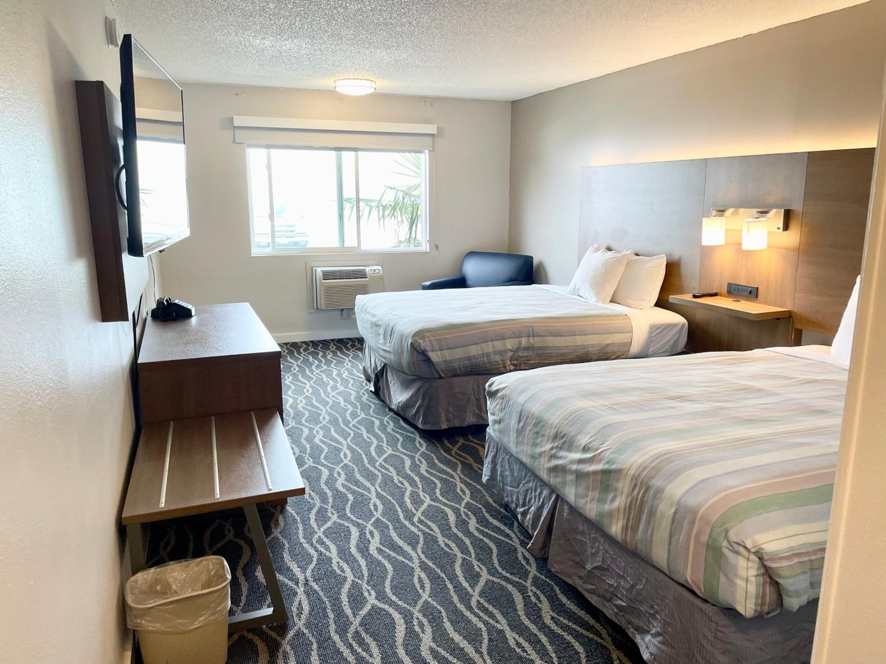 Queen Room with Two Queen Beds - Non-Smoking photo 1