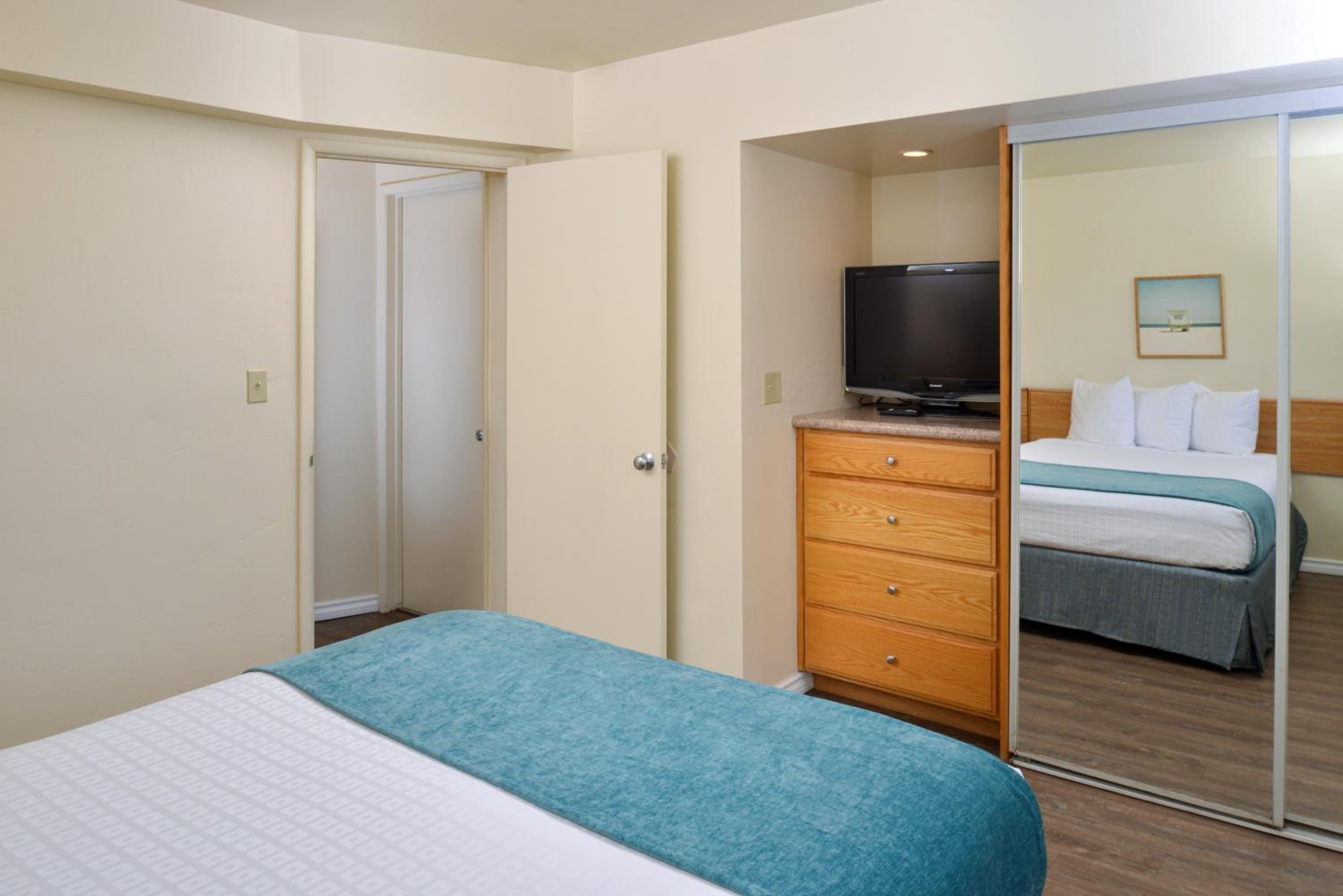 One-Bedroom Suite - Photo 1