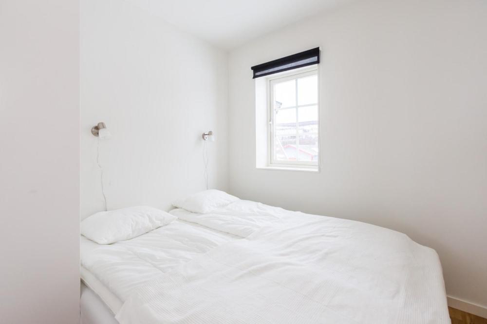 Five-Bedroom House photo 2