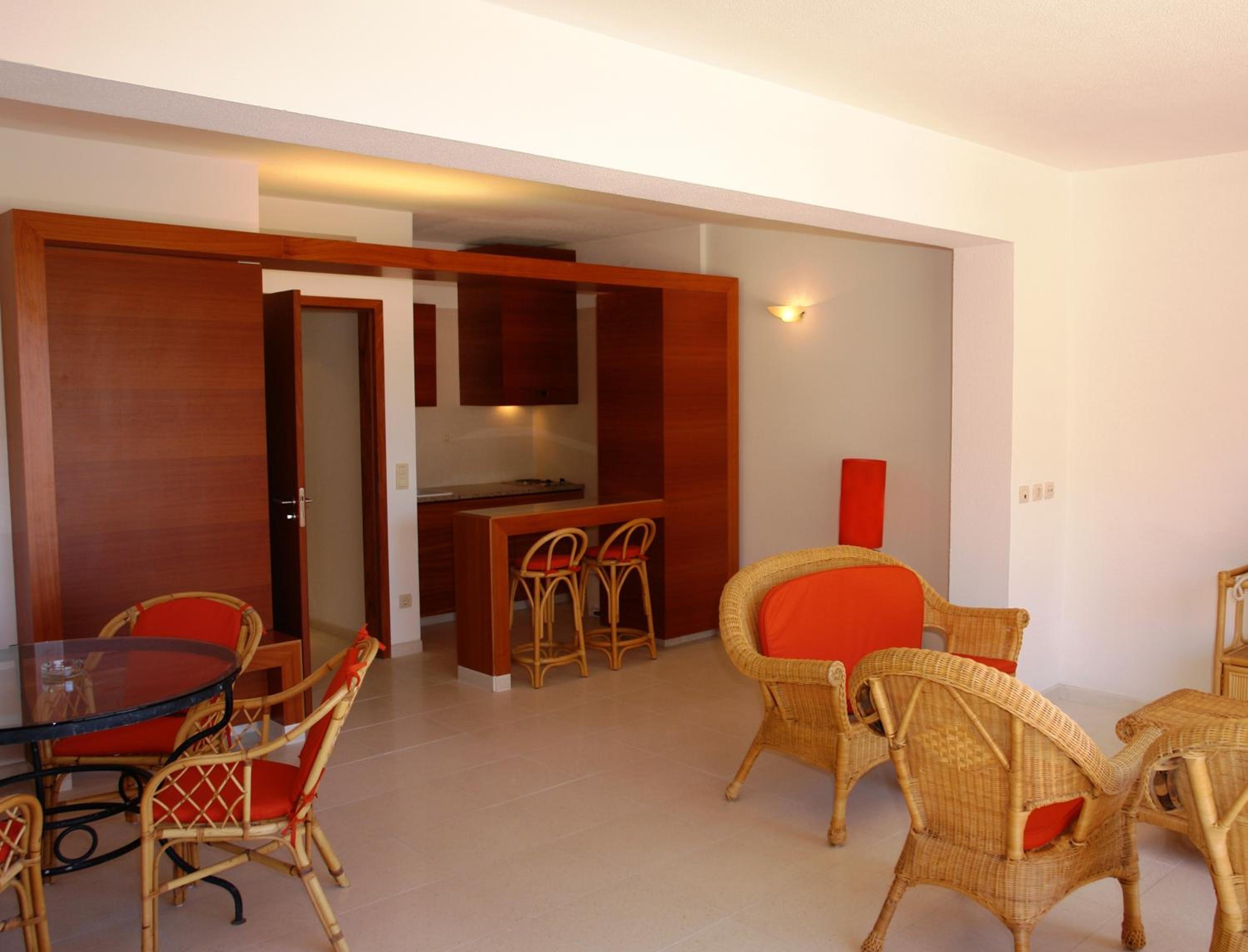 One-Bedroom Apartment with Side Sea View photo 2