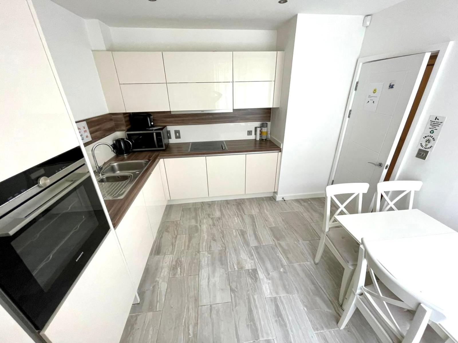 Apartment photo 2