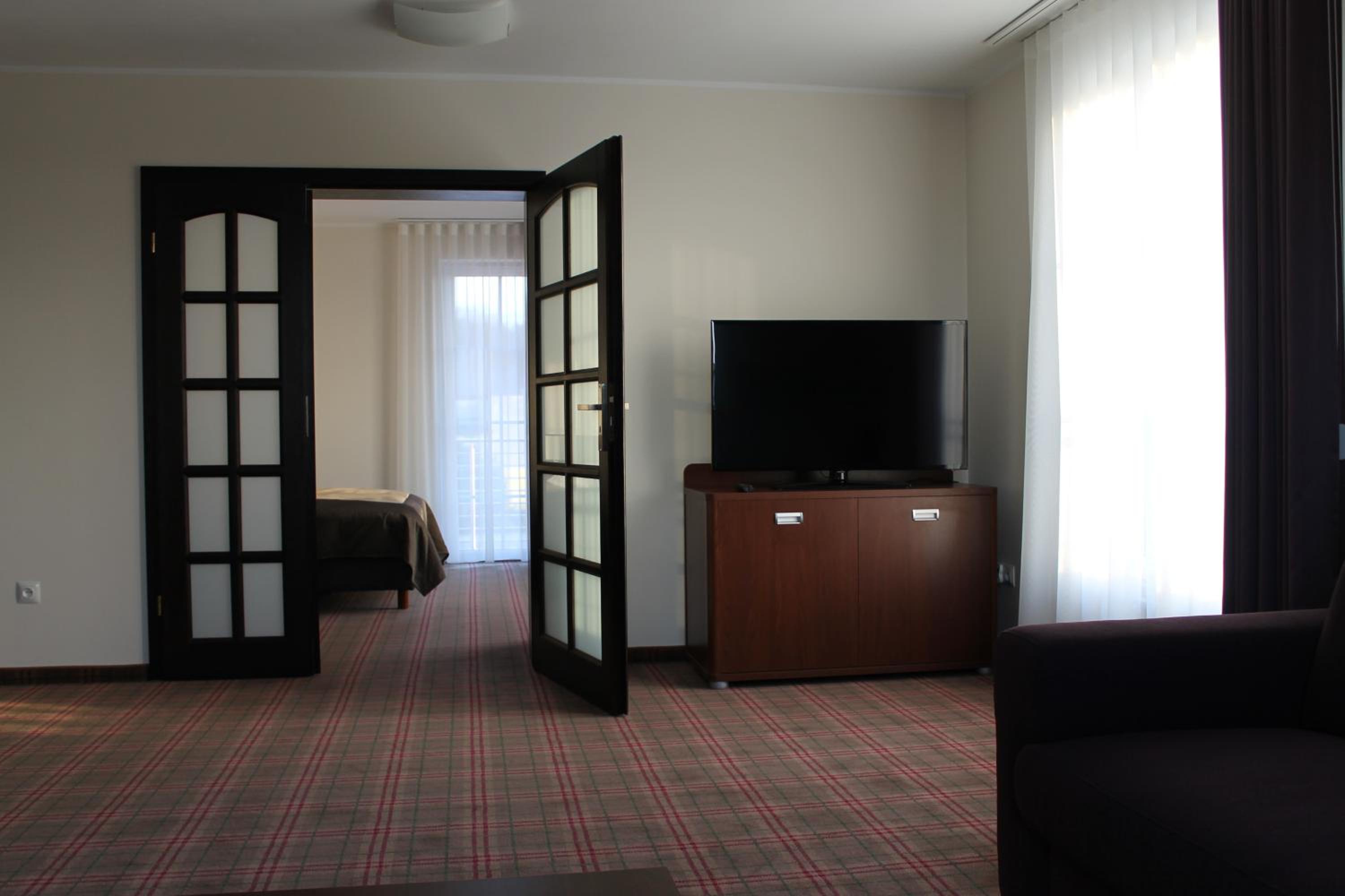 Apartment with Balcony - Photo 2