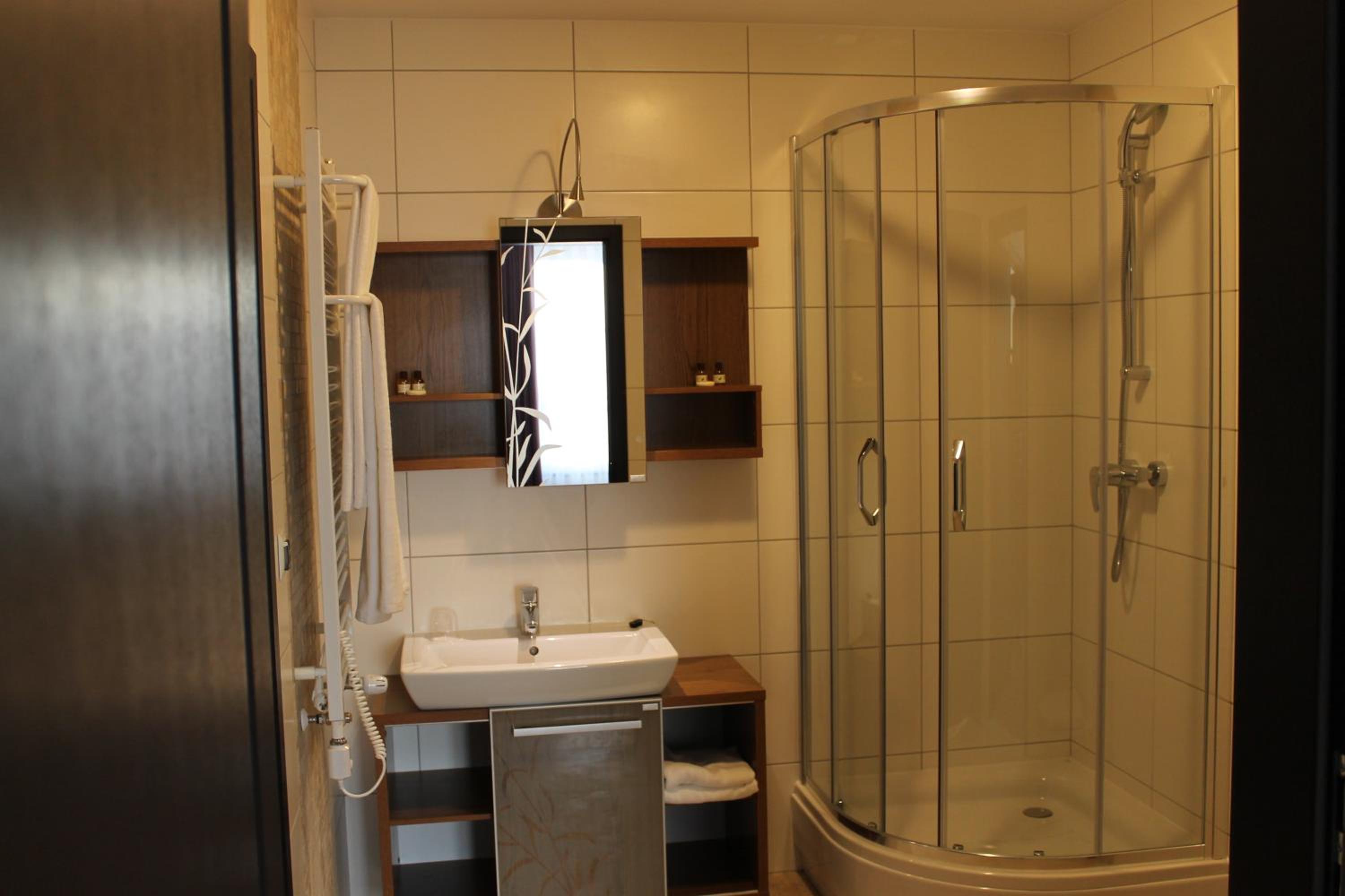 Apartment with Balcony - Photo 4