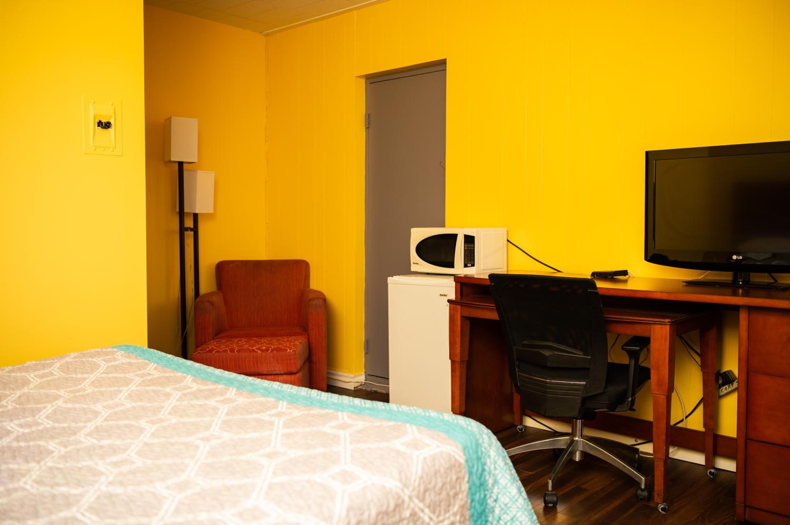 Queen Room photo 1