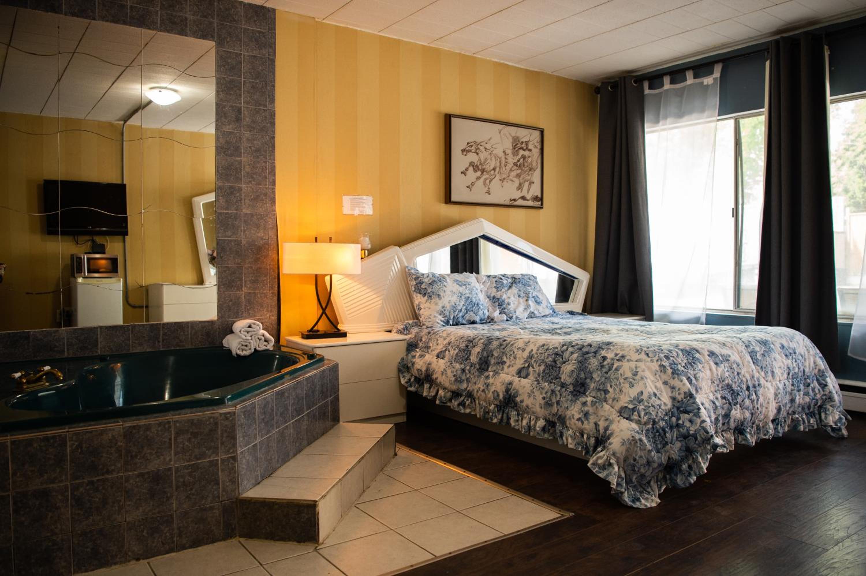 Jacuzzi Room photo 1