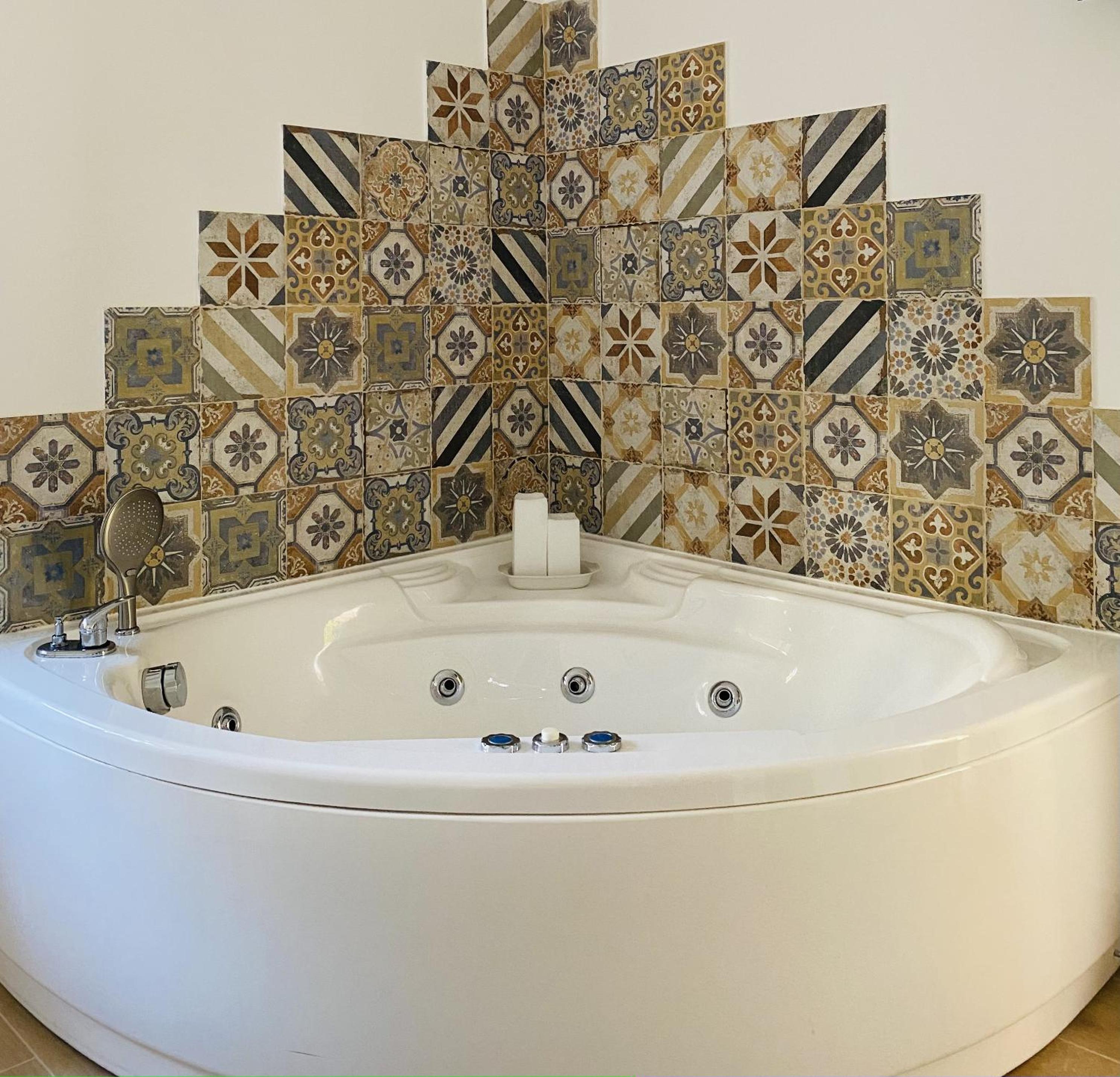 Double Room with Spa Bath photo 2