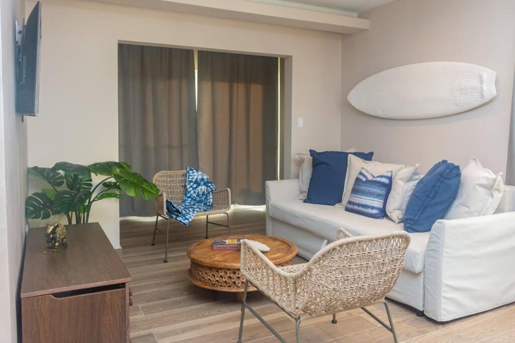 One-Bedroom Apartment photo 2