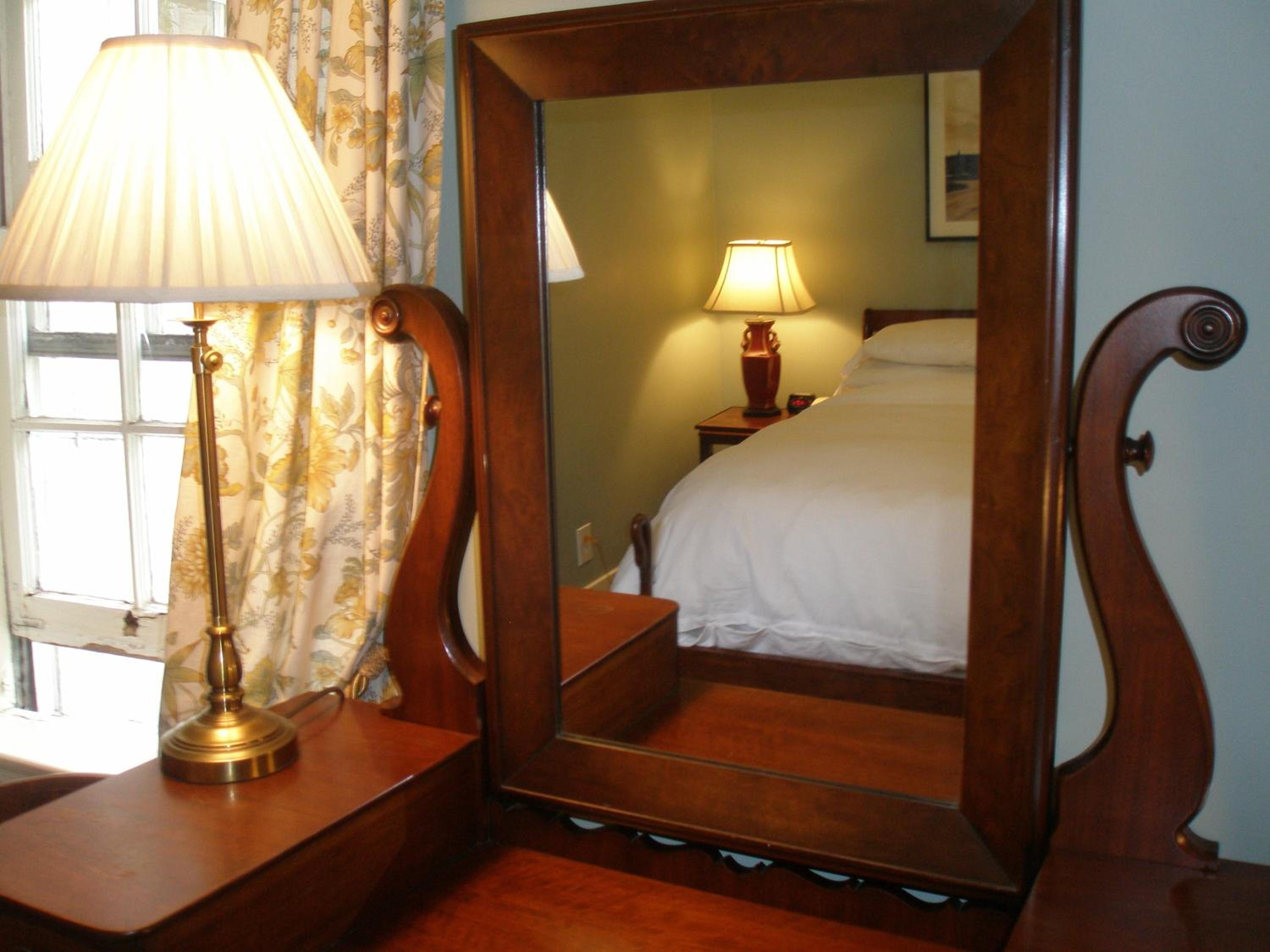 Dakota Studio With Full Size Bed And Kitchenette