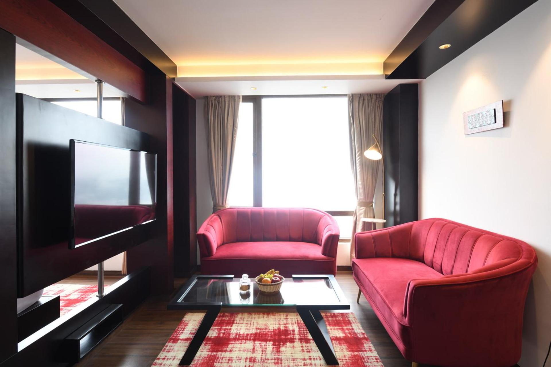 Deluxe King Suite with Valley View - Photo 2