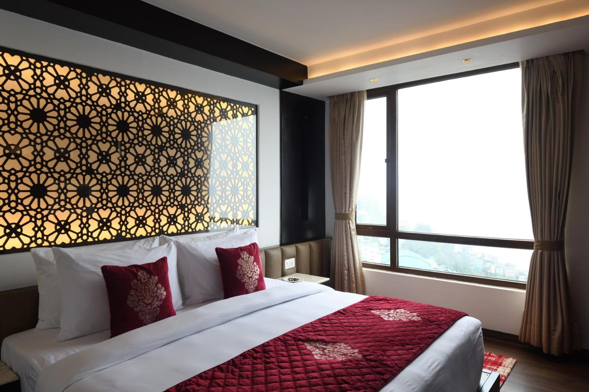 Deluxe King Suite with Valley View - Photo 1