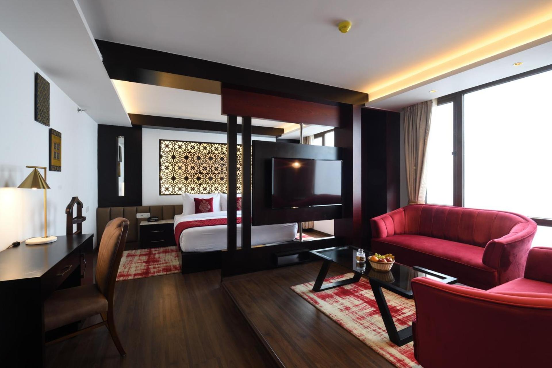 Deluxe King Suite with Valley View - Photo 10