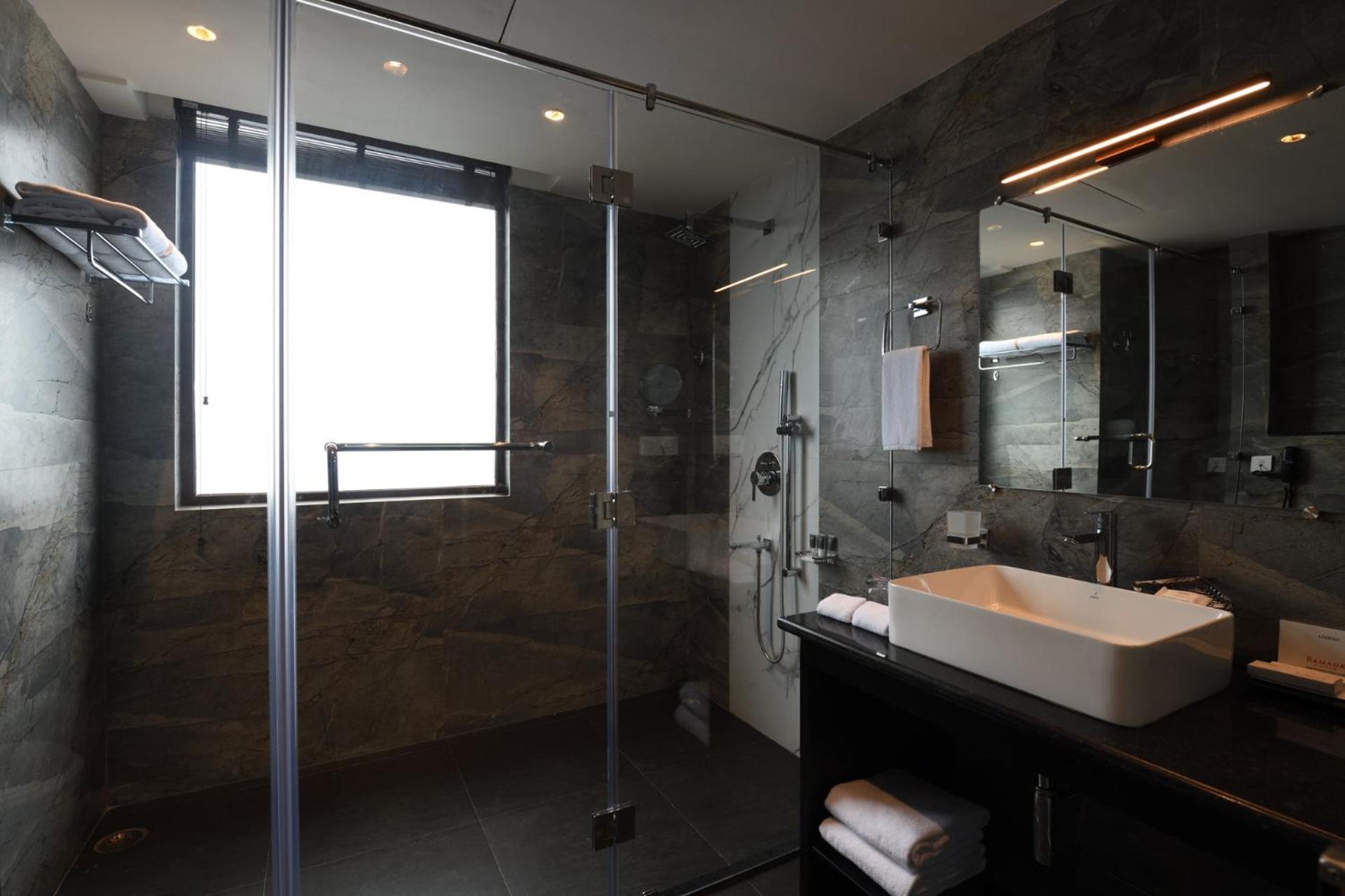 Deluxe King Suite with Valley View - Photo 7